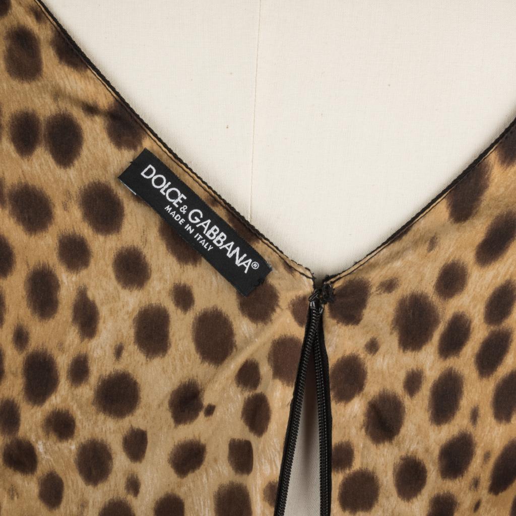 Dolce&Gabbana Kleid mit Spitzeneinsatz und tiefem V-Ausschnitt, hervorragende Passform 44 /  8 im Angebot 1