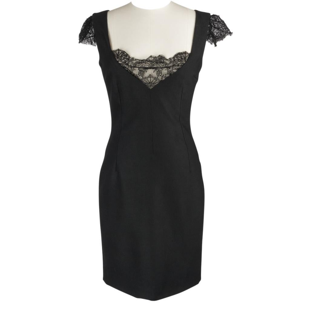 Dolce&Gabbana Kleid mit Spitzeneinsatz und tiefem V-Ausschnitt, hervorragende Passform 44 /  8 im Angebot 2