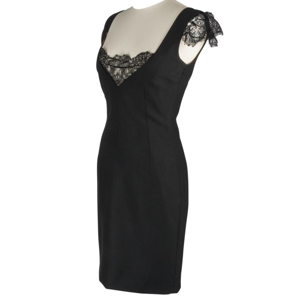 Dolce&Gabbana Kleid mit Spitzeneinsatz und tiefem V-Ausschnitt, hervorragende Passform 44 /  8 im Angebot 4
