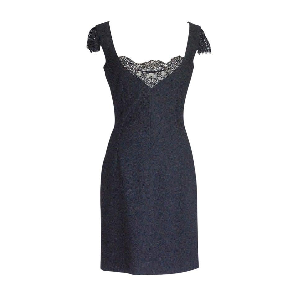 Dolce&Gabbana Kleid mit Spitzeneinsatz und tiefem V-Ausschnitt, hervorragende Passform 44 /  8 im Angebot
