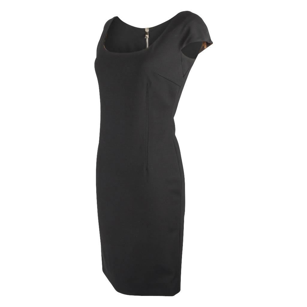 Dolce&Gabbana Dress Sheath Bold Rear Zipper Sleek 42 / 6 to 8 In Excellent Condition For Sale In Miami, FL