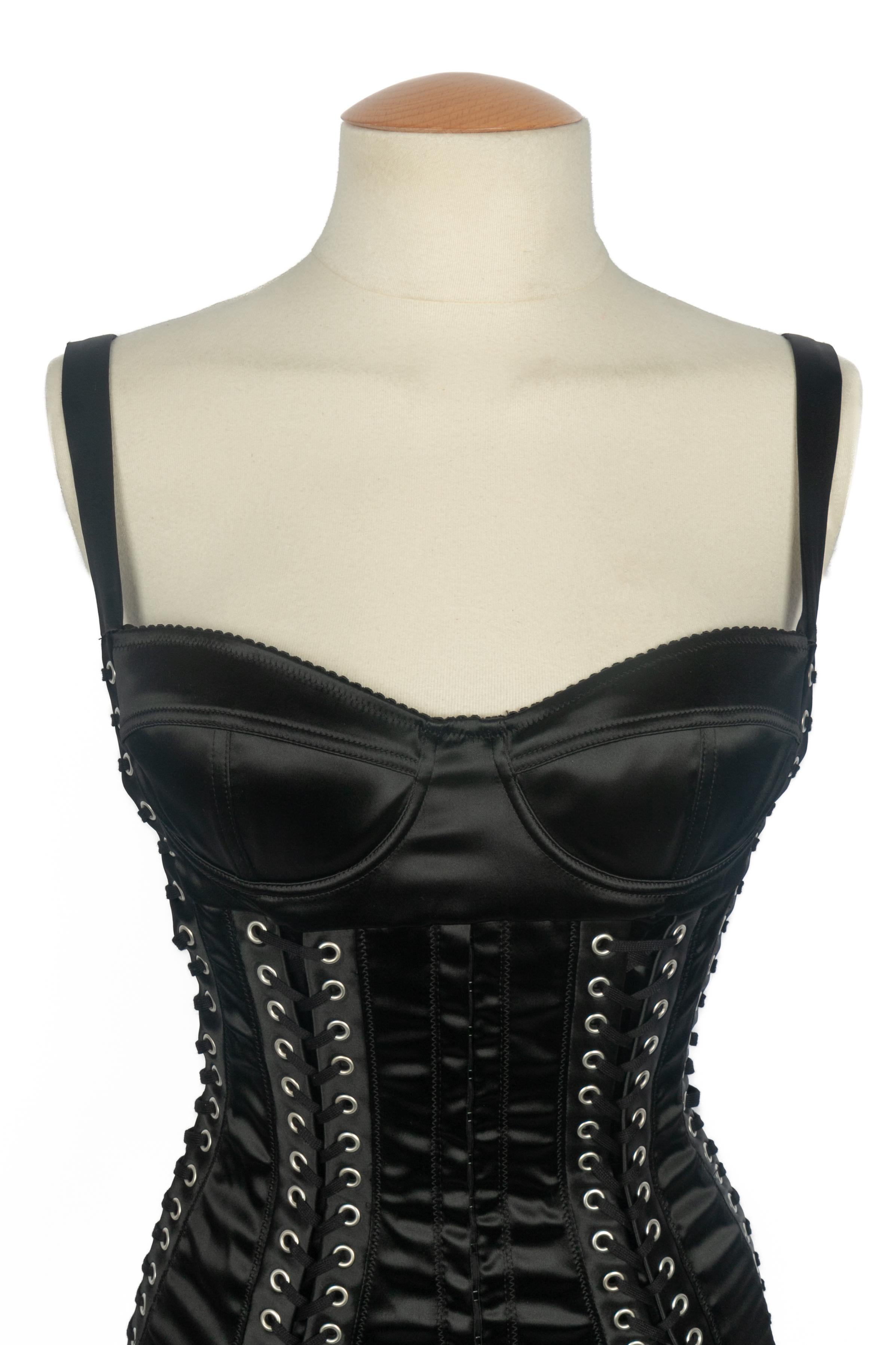 Nero Abito Dolce & Gabbana con allacciatura in vendita