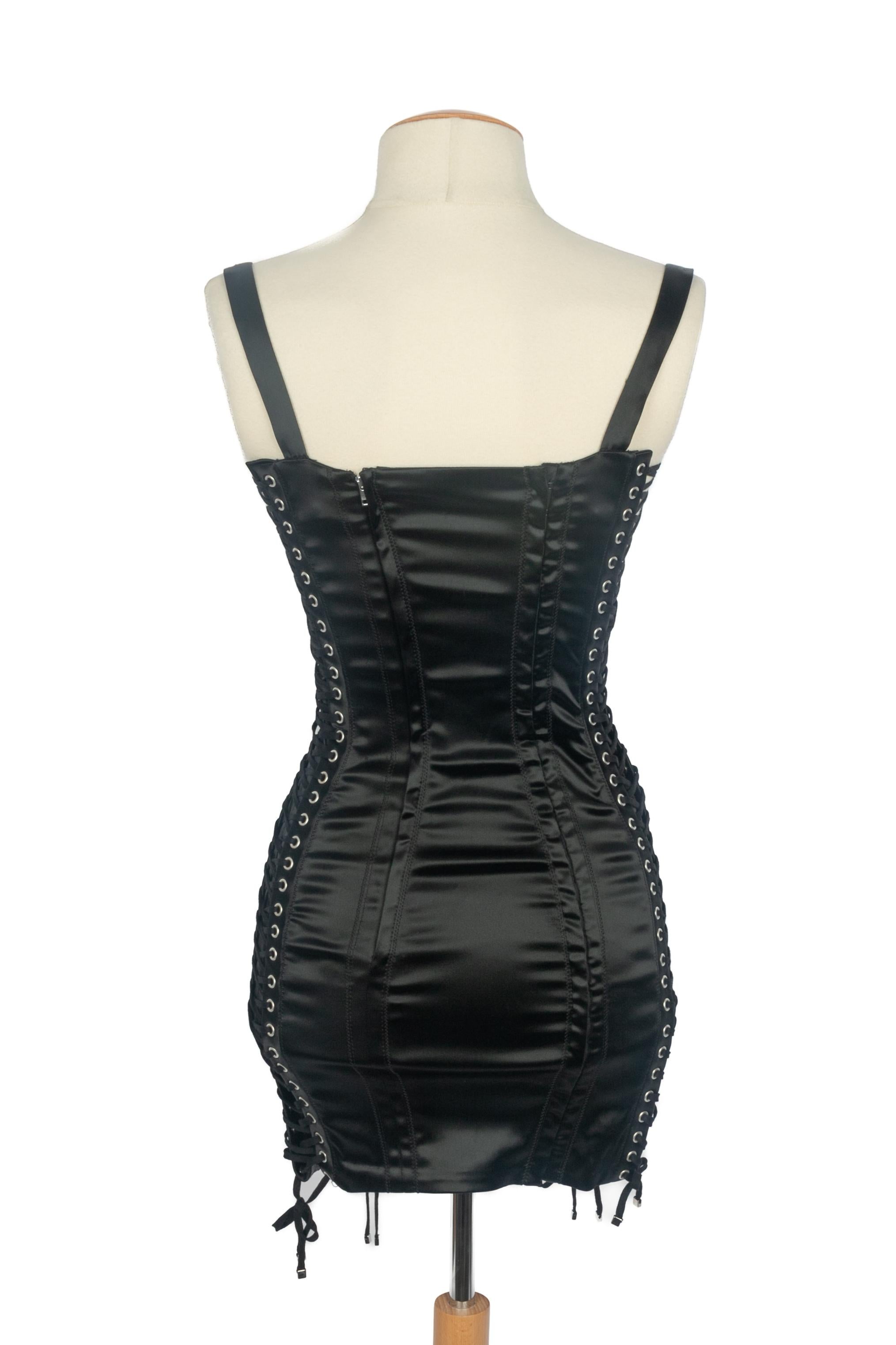 Abito Dolce & Gabbana con allacciatura in vendita 2