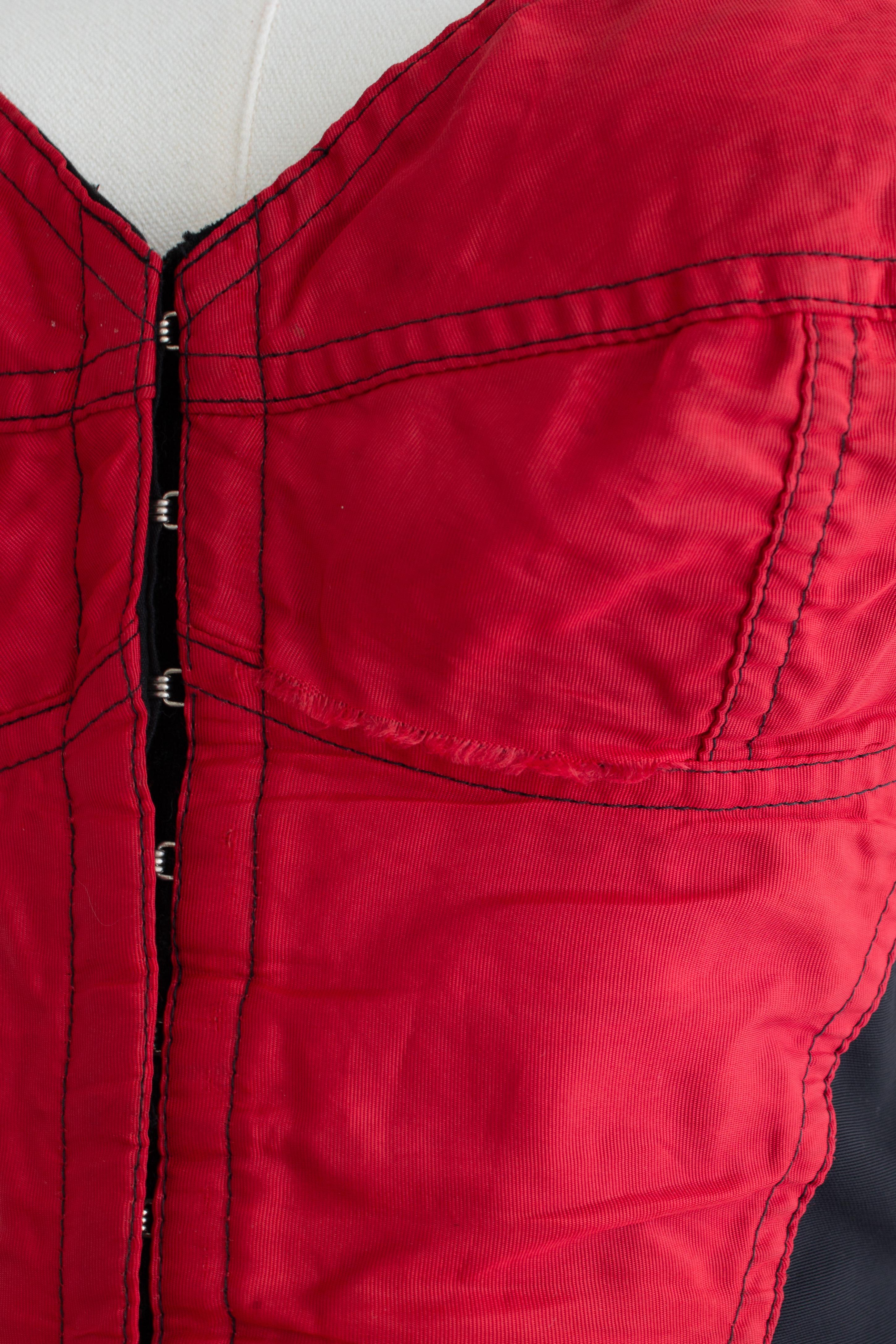 Dolce & Gabbana F/W 1992 Rouge Noir Bustier Top Satin Tulle Jupe Ensemble en vente 9