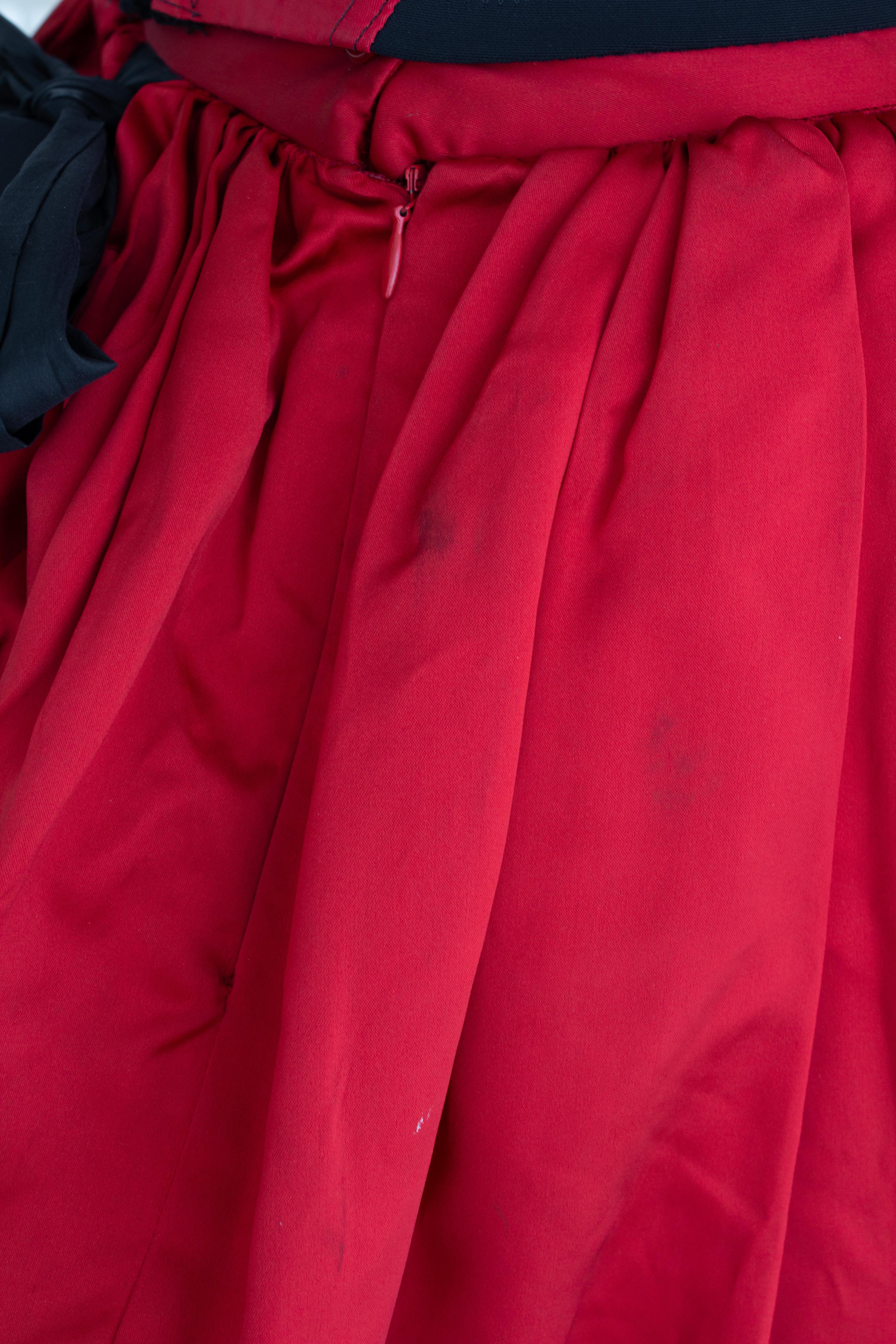 Dolce & Gabbana F/W 1992 Rouge Noir Bustier Top Satin Tulle Jupe Ensemble en vente 14