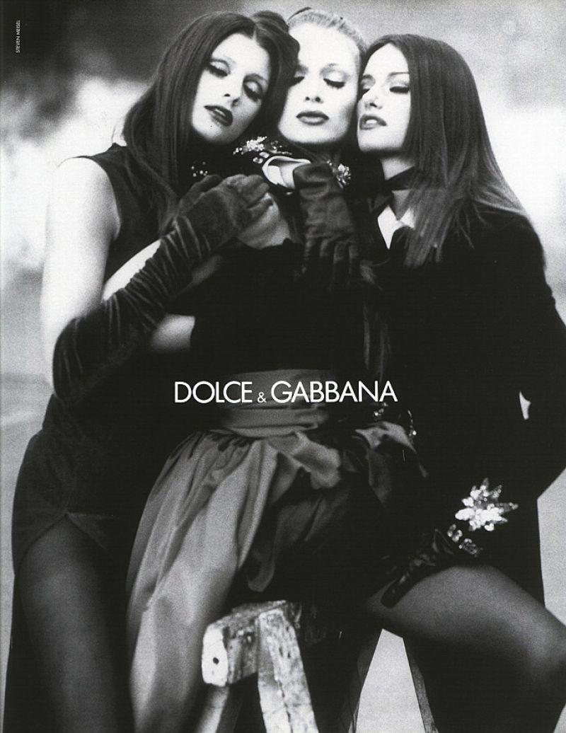 Dolce & Gabbana F/W 1992 Rouge Noir Bustier Top Satin Tulle Jupe Ensemble Bon état - En vente à Jersey City, NJ