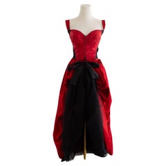 Dolce&Gabbana F/W 1992 Rot Schwarz Bustier Oberteil Satin Tüll Rock Ensemble Dolce&Gabbana F/W 1992 Rot Schwarz Bustier Oberteil Satin Tüll Rock Ensemble