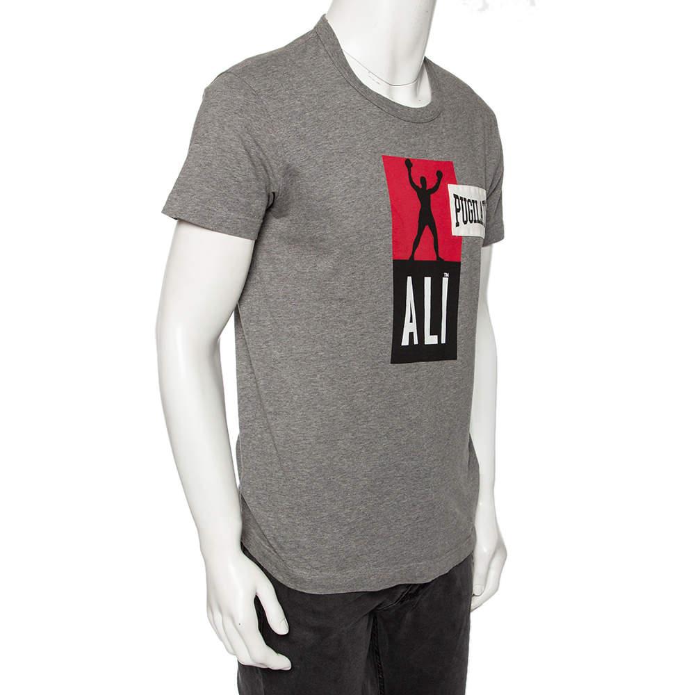 This grey T shirt from Dolce and Gabbana is simple and just the right choice for your casual style. It is made from cotton and designed with short sleeves and details of legendary boxer Muhammed Ali printed on it.
