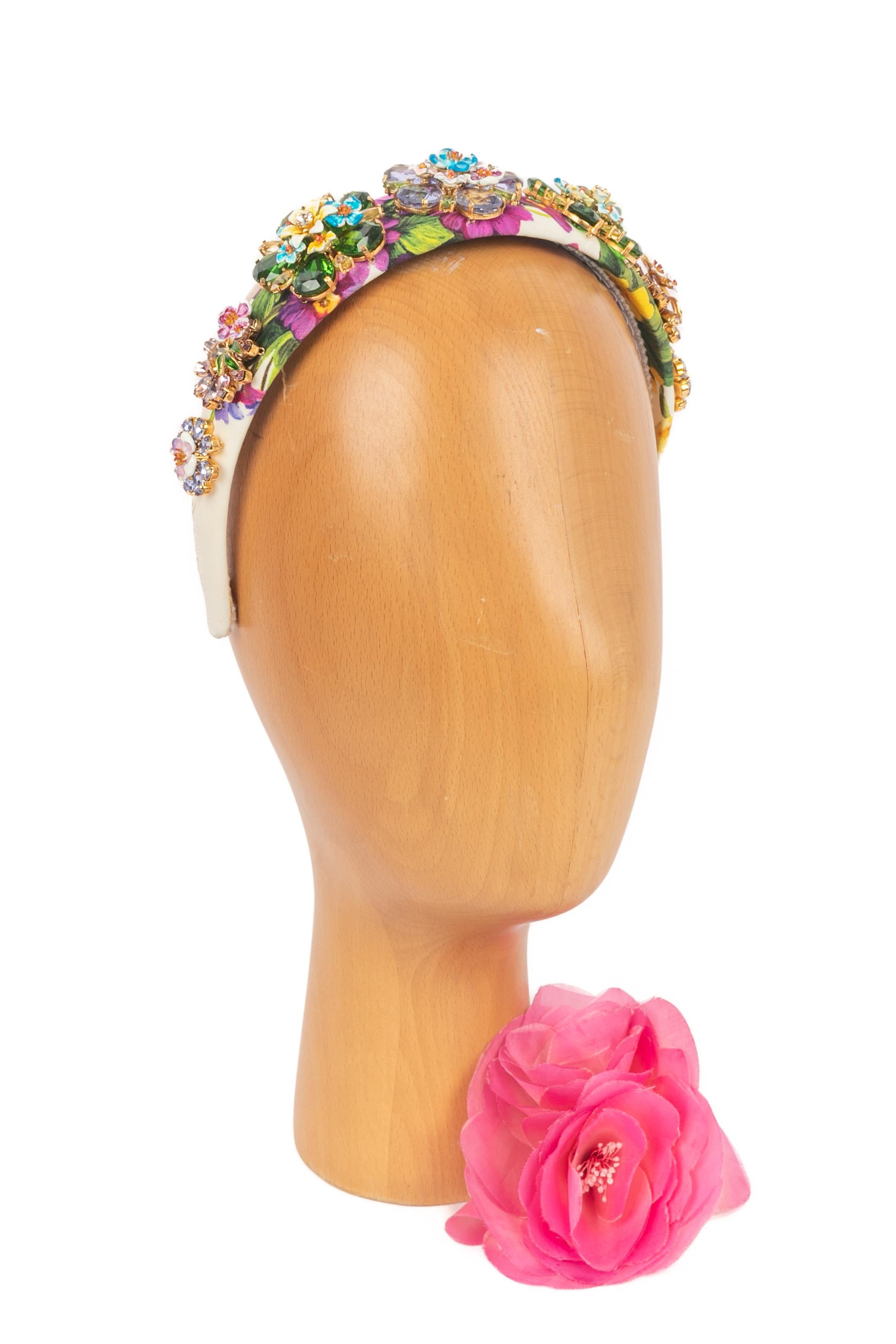 DOLCE&GABBANA - (Made in Italy) Golden metal and satin headband with multicolored rhinestones.

Condition:
Very good condition

Dimensions:
Single-size

SKU:ACC27