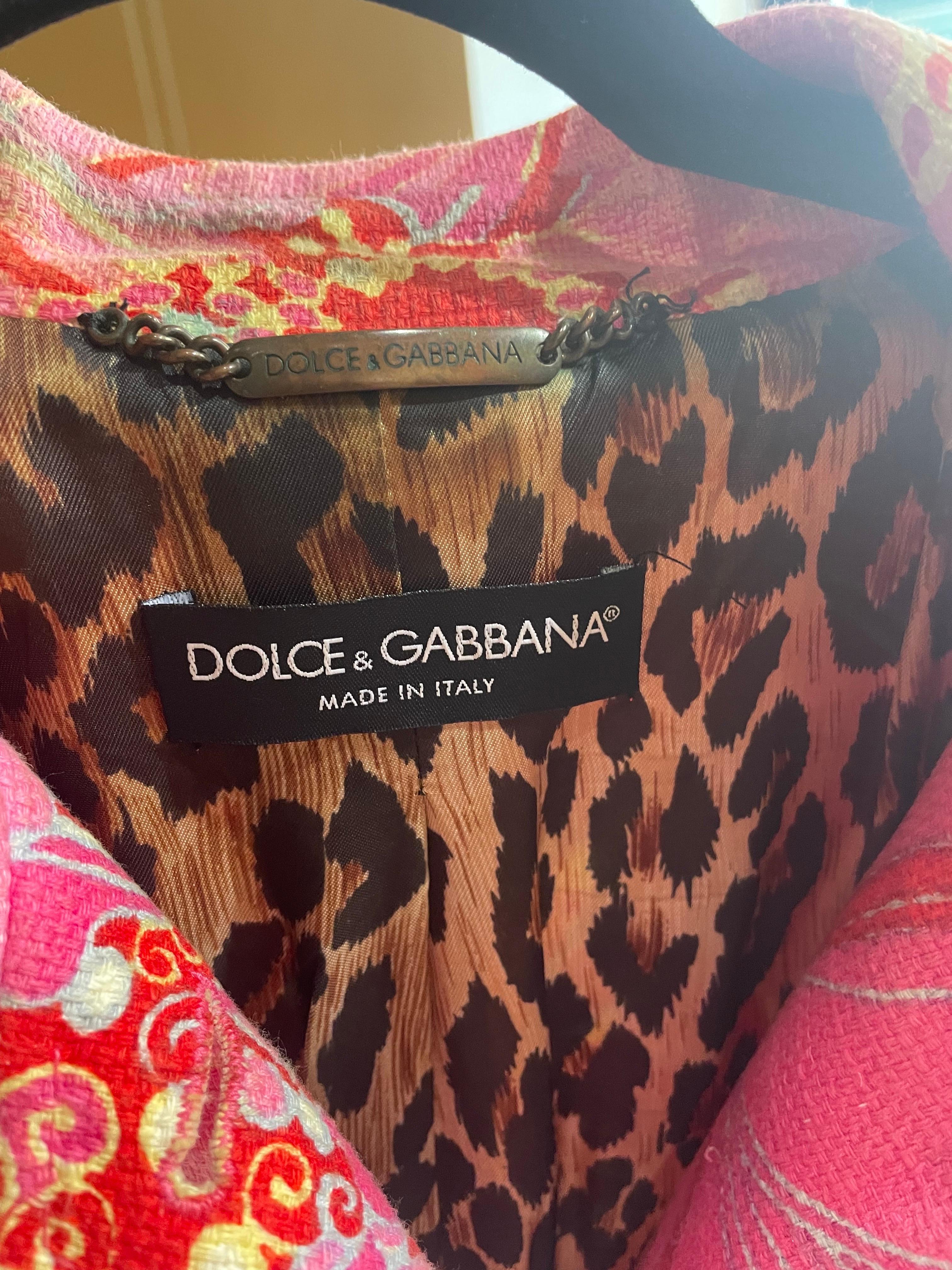 Dolce&gabbana Jacke in Rosatönen mit Blumenmuster und Juwelenknöpfen. für Damen oder Herren