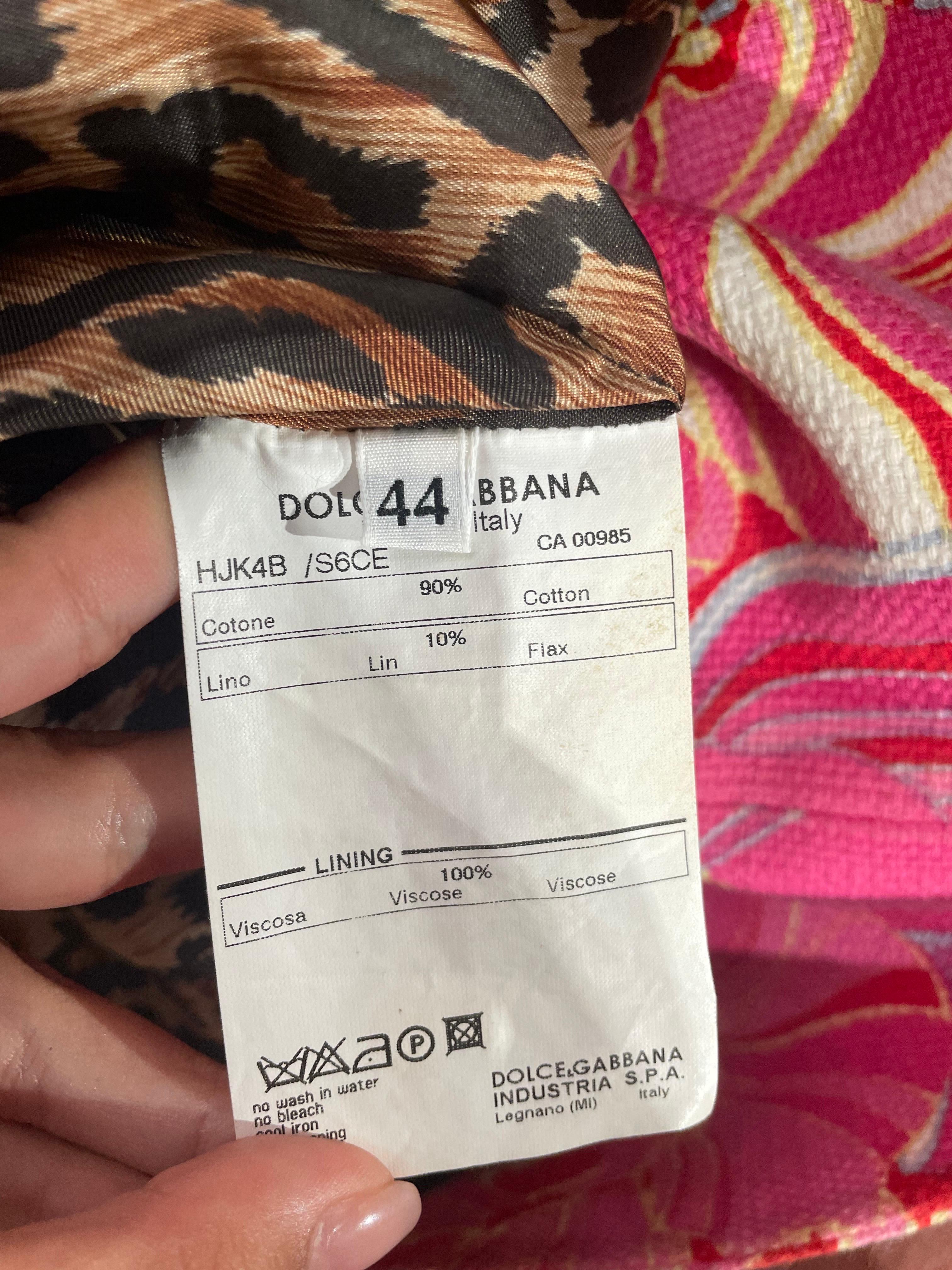 Dolce&gabbana Jacke in Rosatönen mit Blumenmuster und Juwelenknöpfen. 1