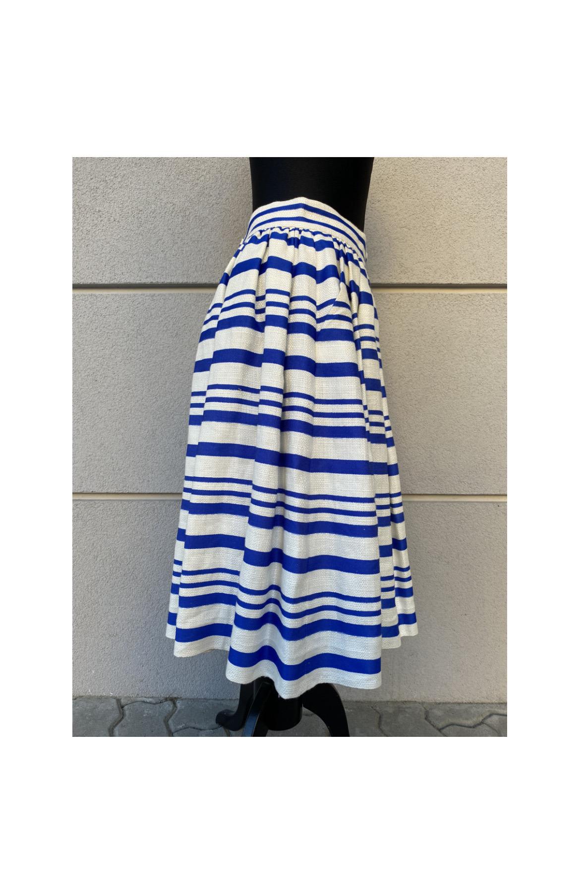 Dolce&Gabbanaa linen skirt, size 42, white with light blue stripes, measurements: 
waist 32 cm, 
hips 60 cm, 
length 64 cm, 
in very good condition.