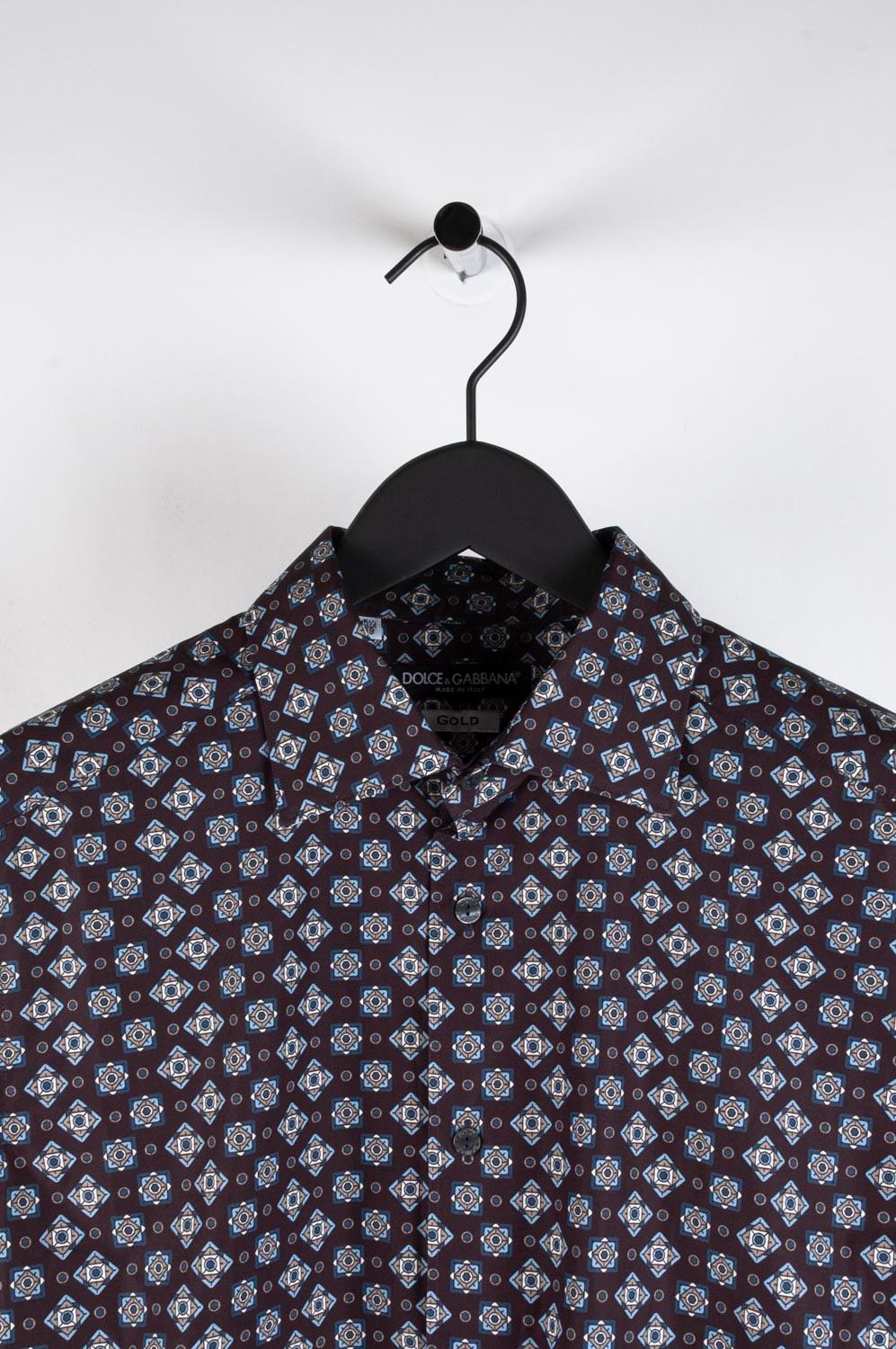 Item for sale is 100% genuine Dolce&Gabbana Mainline Shirt, S439
Color: Multicolor
(An actual color may a bit vary due to individual computer screen interpretation)
Material: Care tag cut, it is cotton
Tag size: 15.5/39 runs Medium
This shirt is