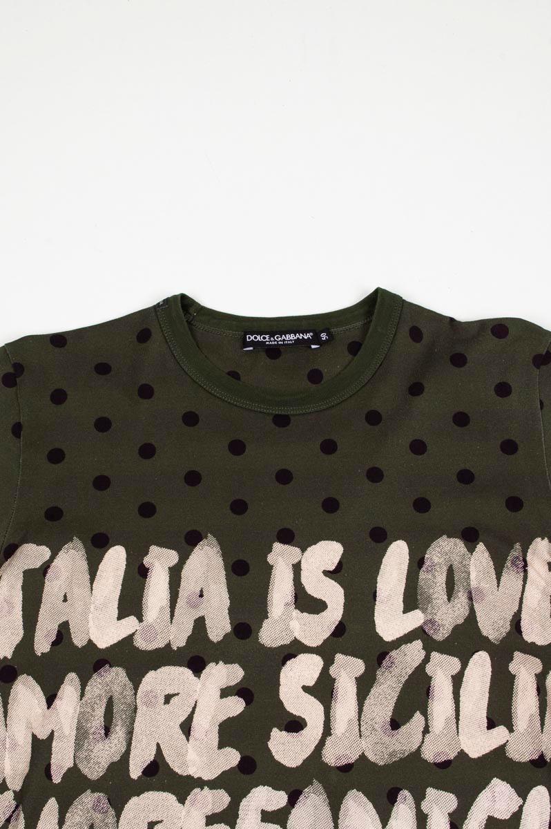 Item for sale is 100% genuine Dolce&Gabbana Polka Dots Men T-Shirt, S211
Color: Khaki
(An actual color may a bit vary due to individual computer screen interpretation)
Material: 100% cotton
Tag size: 50IT(M)
This t shirt is great quality item. Rate
