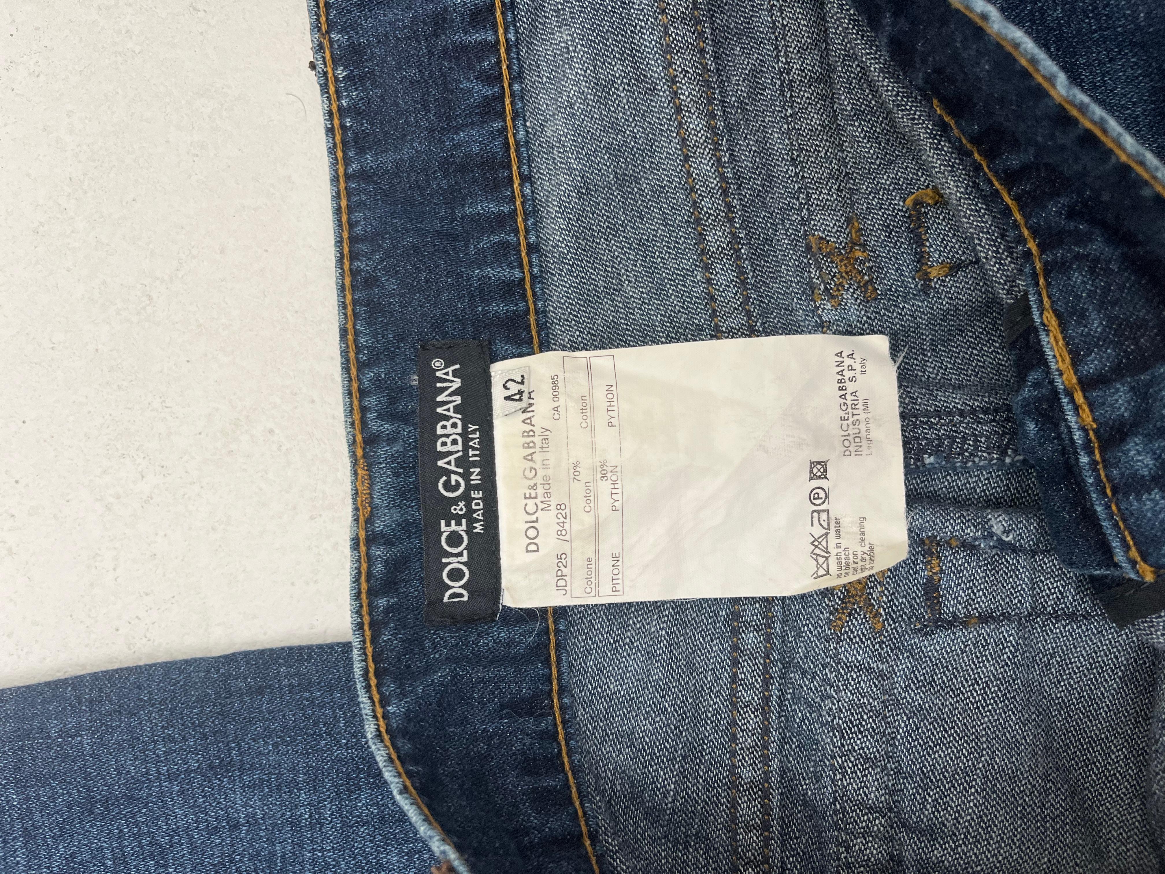 Dolce&Gabbana S/S 2005 Piel de pitón marrón con parches Vaqueros azules en venta 4