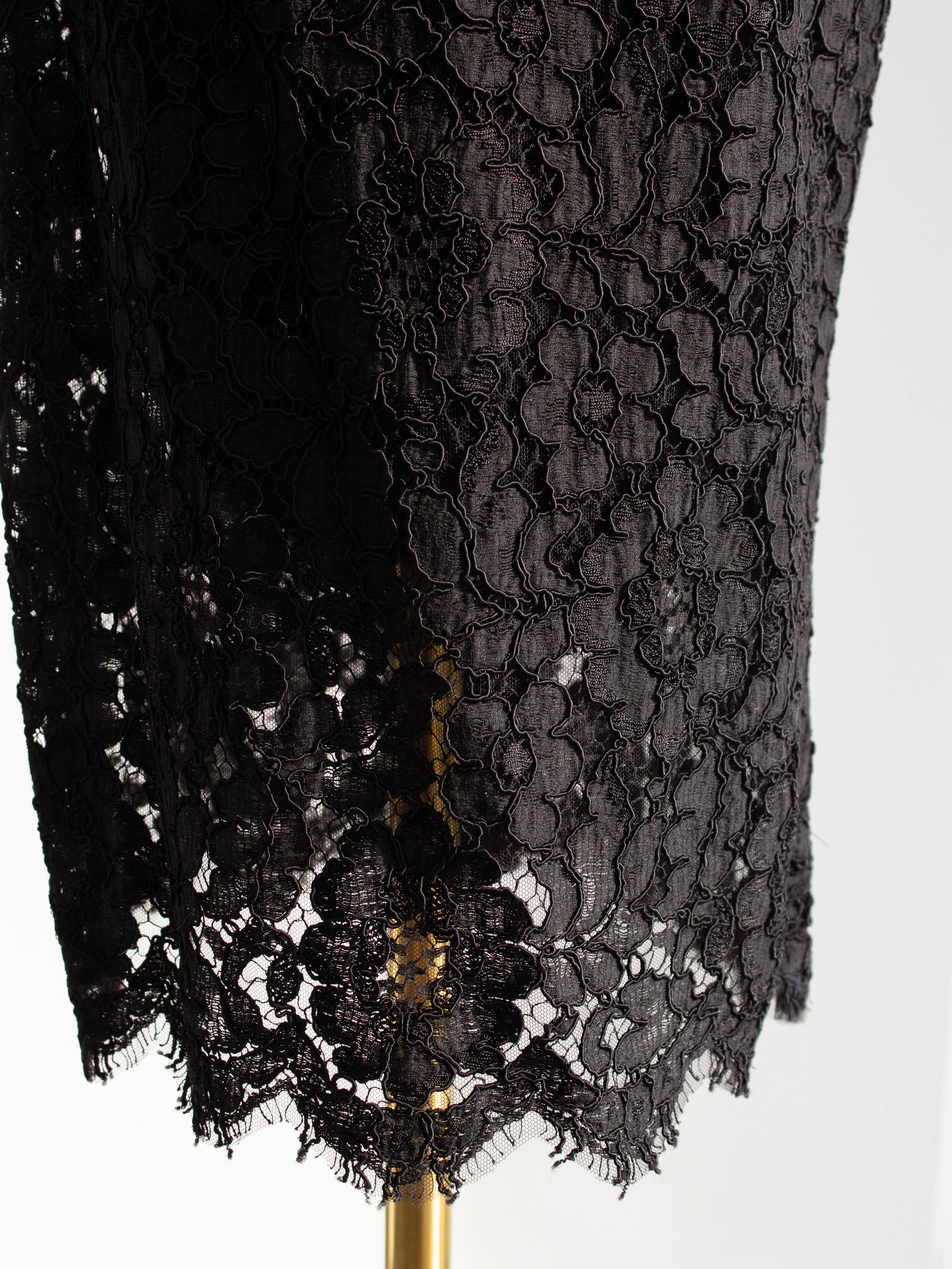 Dolce & Gabbana P/E 2016 Nero Cordonetto Pizzo Bustier Crop Top Midi Gonna Set in vendita 9