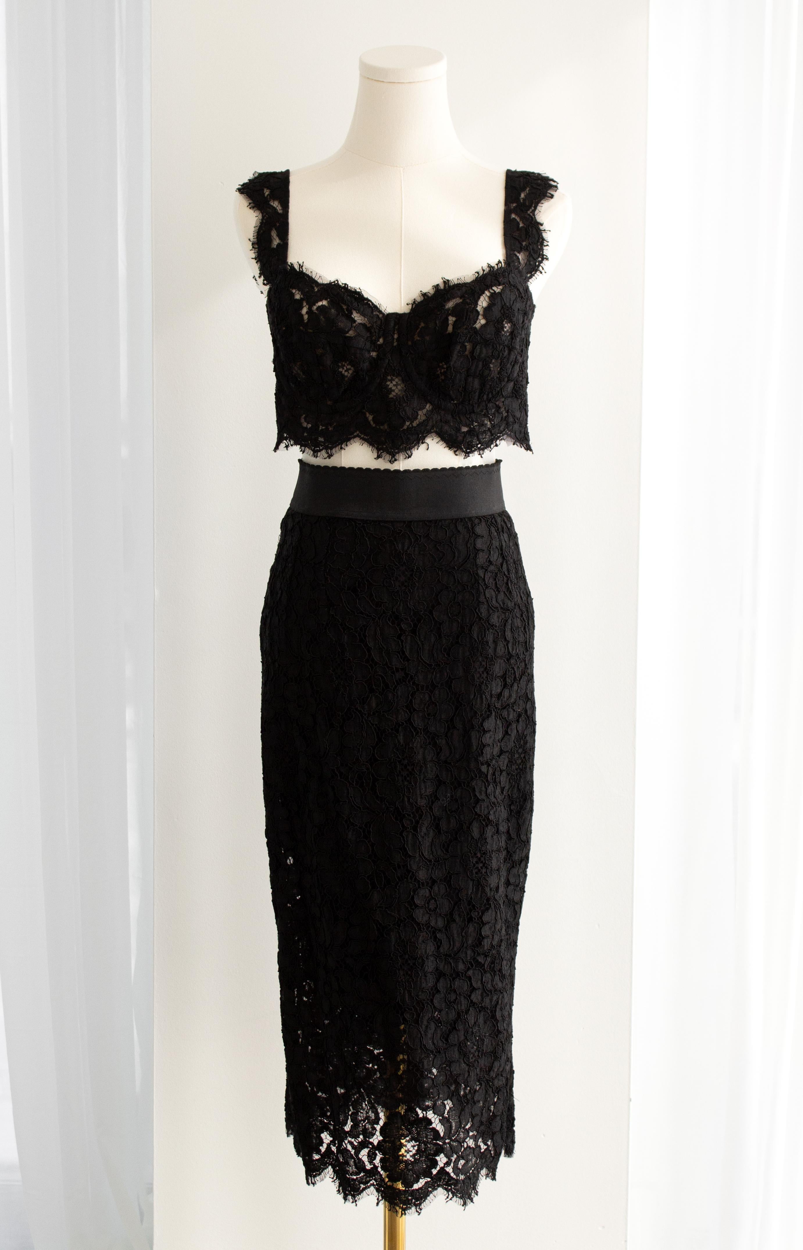 Dolce & Gabbana P/E 2016 Nero Cordonetto Pizzo Bustier Crop Top Midi Gonna Set in vendita 1