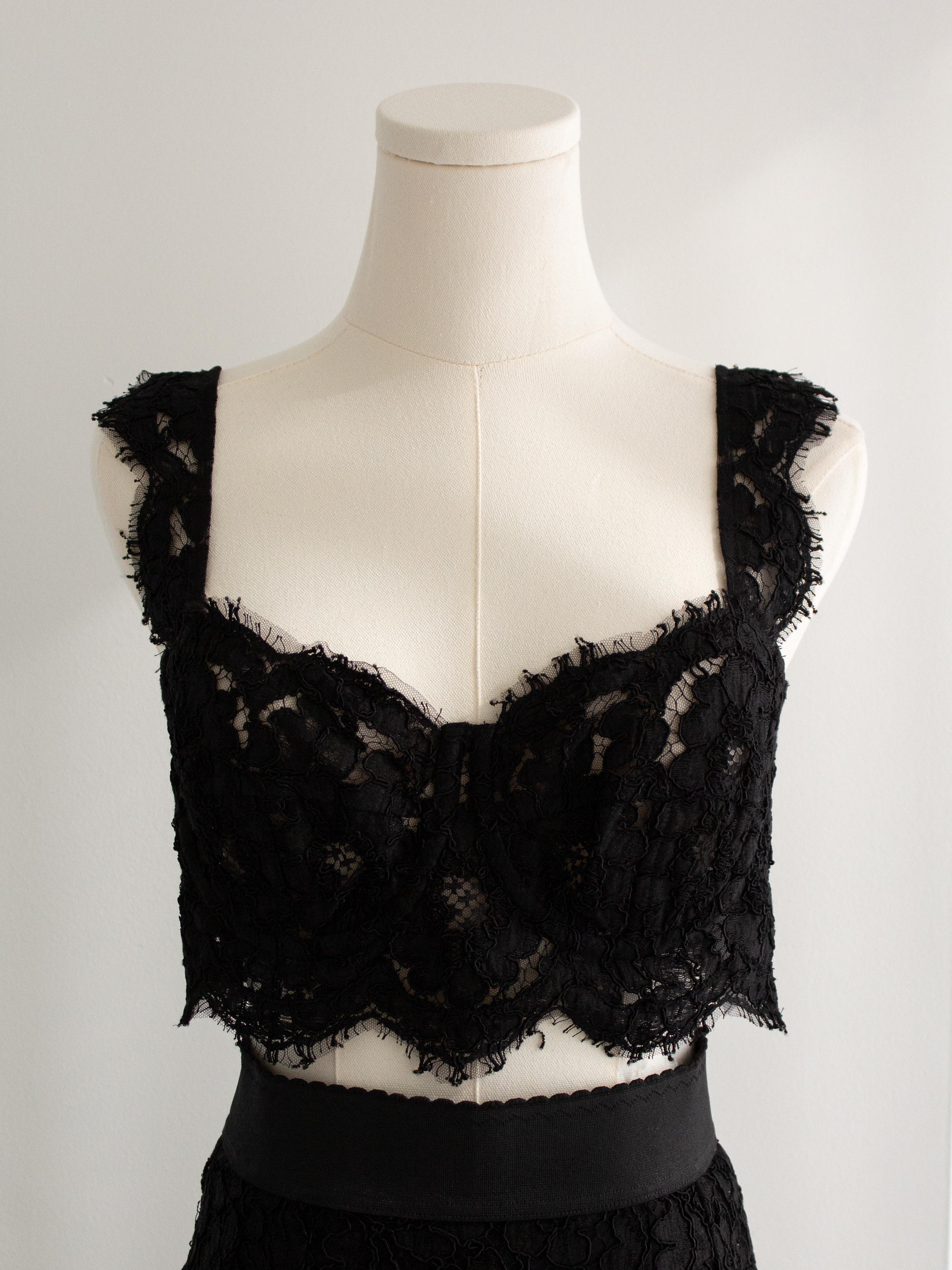 Dolce & Gabbana P/E 2016 Nero Cordonetto Pizzo Bustier Crop Top Midi Gonna Set in vendita 2