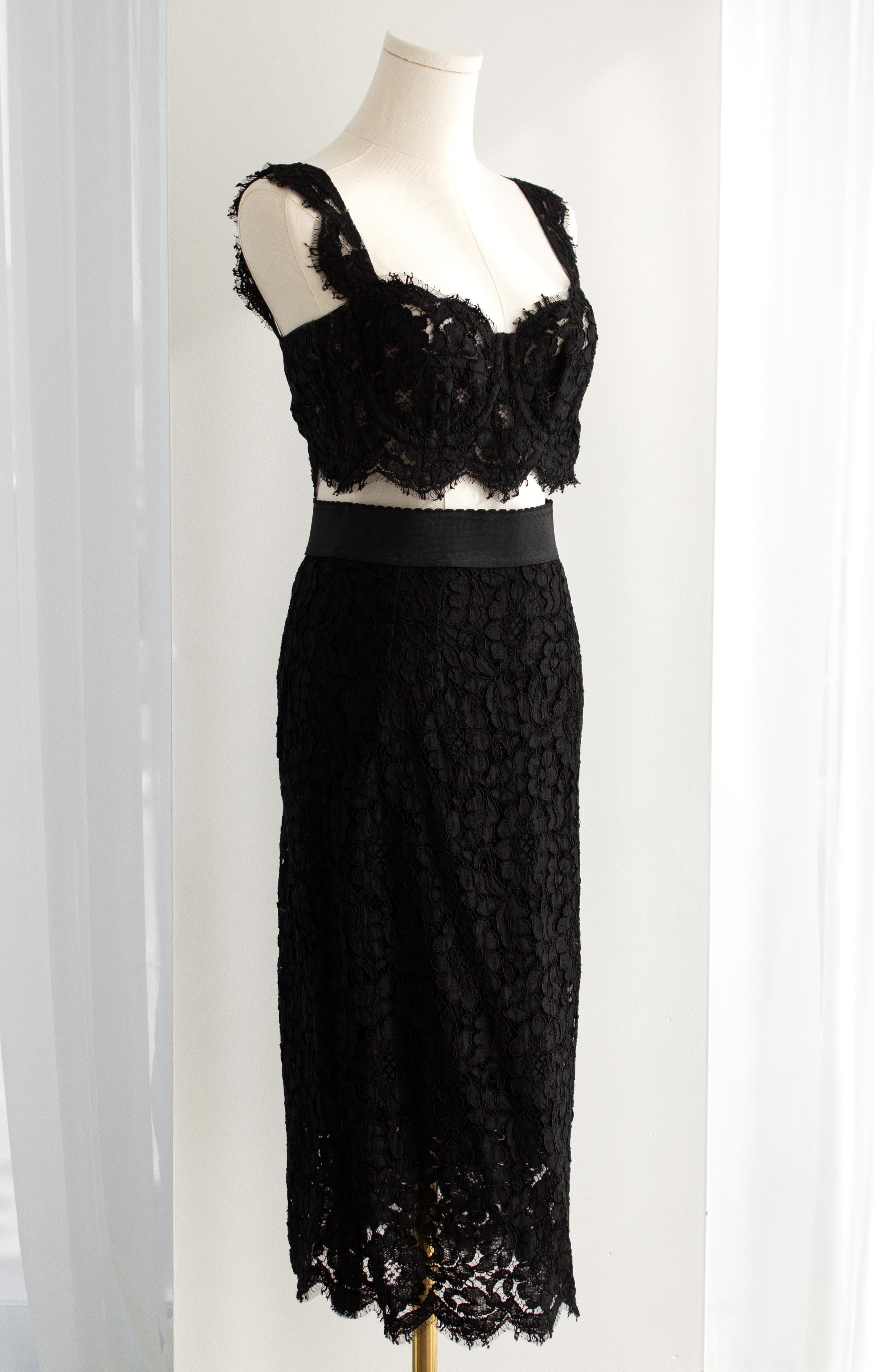 Dolce & Gabbana P/E 2016 Nero Cordonetto Pizzo Bustier Crop Top Midi Gonna Set in vendita 3