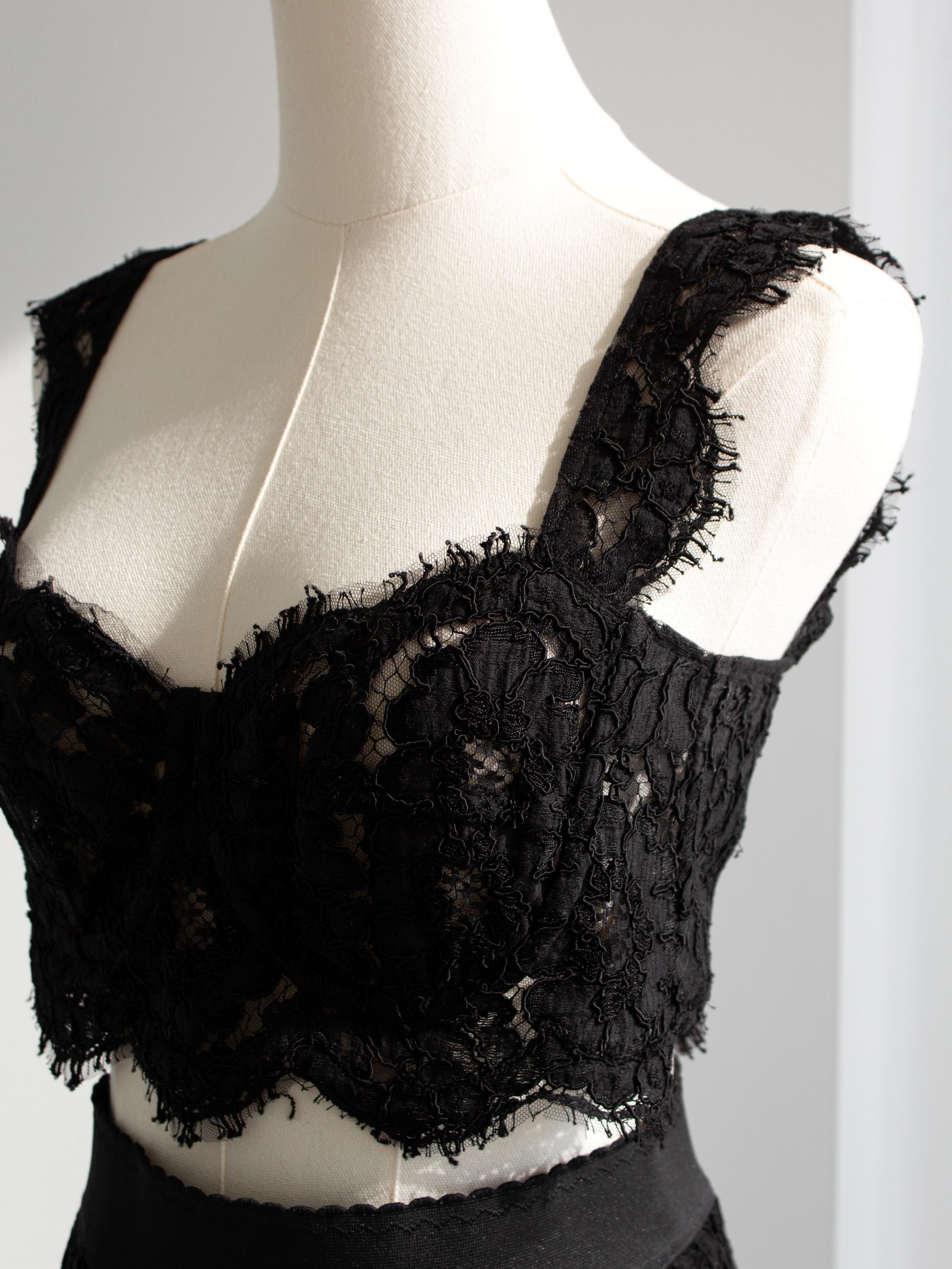 Dolce & Gabbana P/E 2016 Nero Cordonetto Pizzo Bustier Crop Top Midi Gonna Set in vendita 5