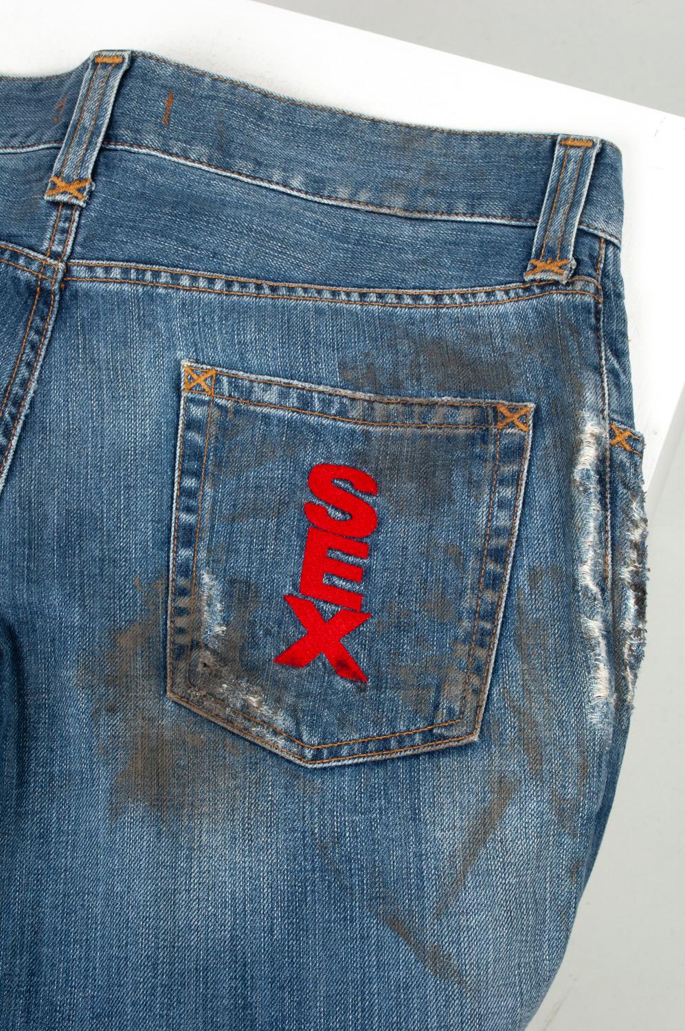 100% genuine Dolce Gabbana Distressed Sex Dirty Ripped Jeans
Color: blue
(An actual color may a bit vary due to individual computer screen interpretation)
Material: 100% cotton
Tag size: ITA 50
These jeans are great quality item. Rate 9 of 10,
