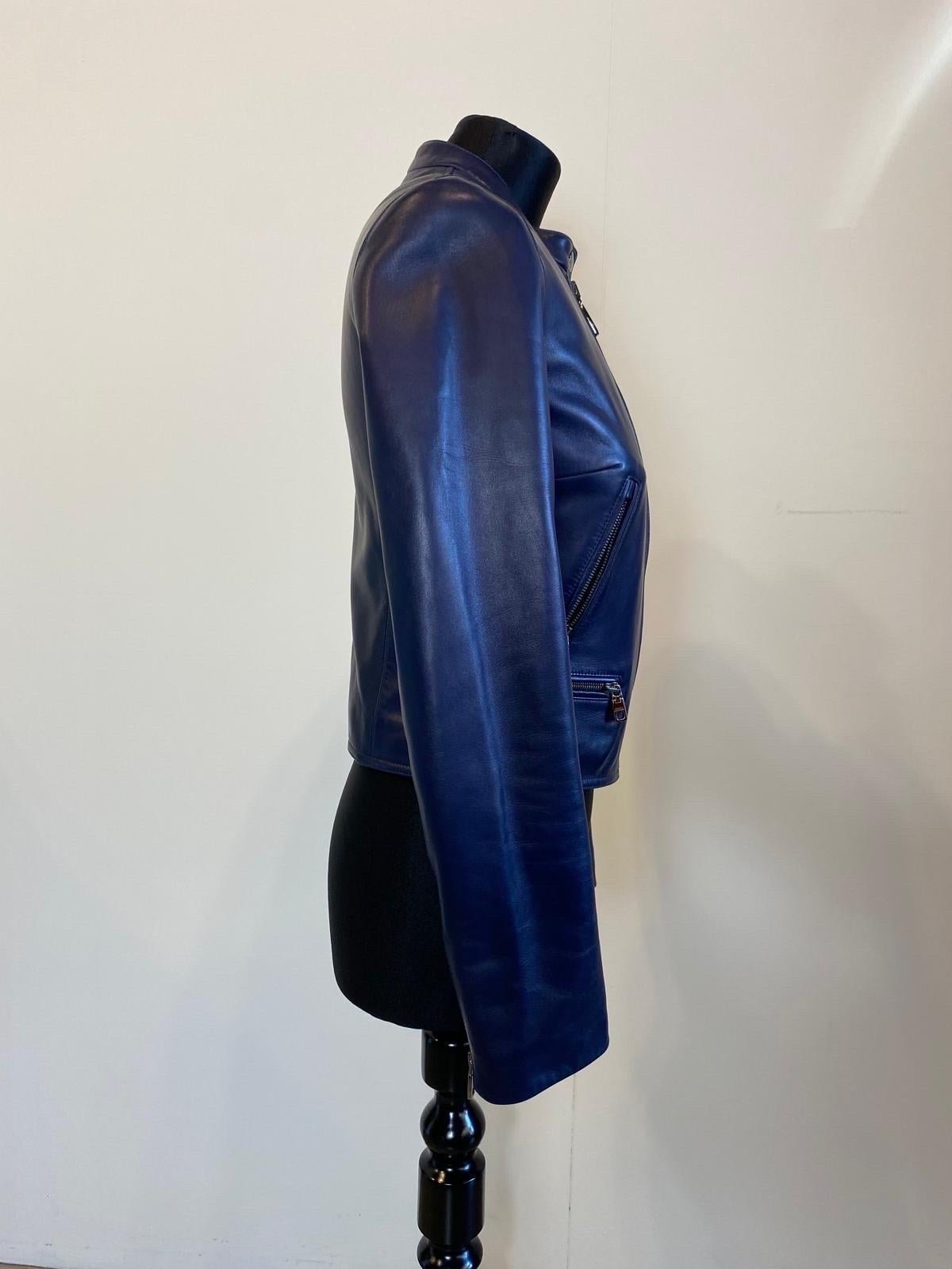 Dolce&Gabbana short purple leather jacket In Excellent Condition For Sale In Carnate, IT