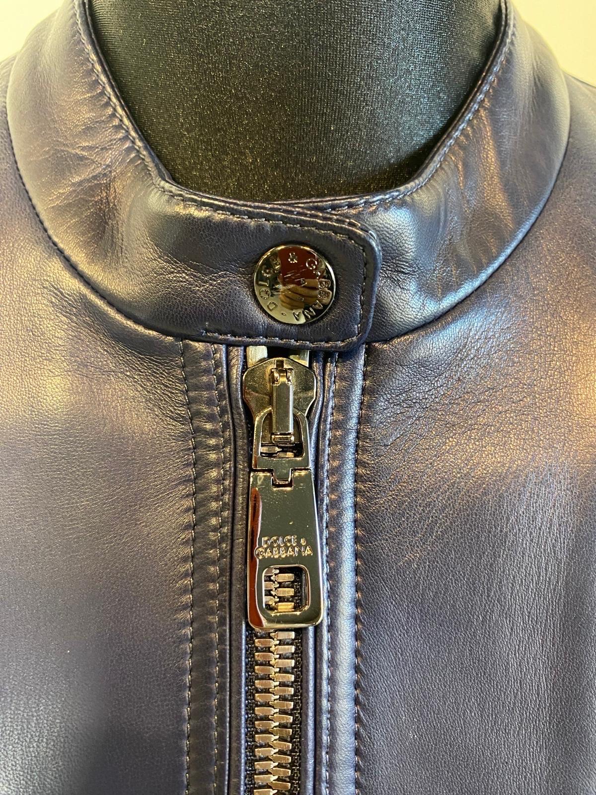 Dolce&Gabbana short purple leather jacket For Sale 3