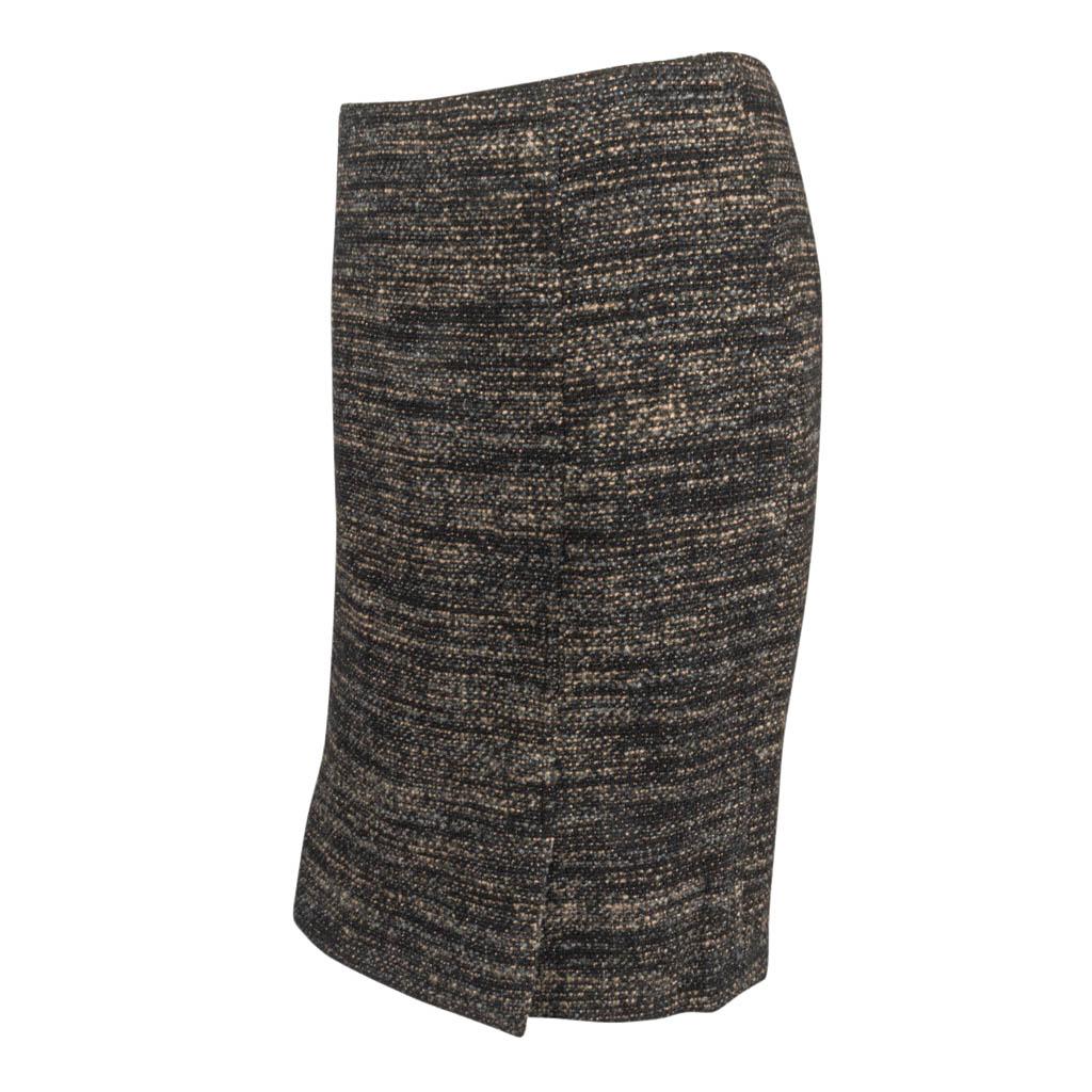 Dolce & Gabbana - Tailleur jupe en daim et tweed avec boutons en cuir, taille 42/8 en vente 5