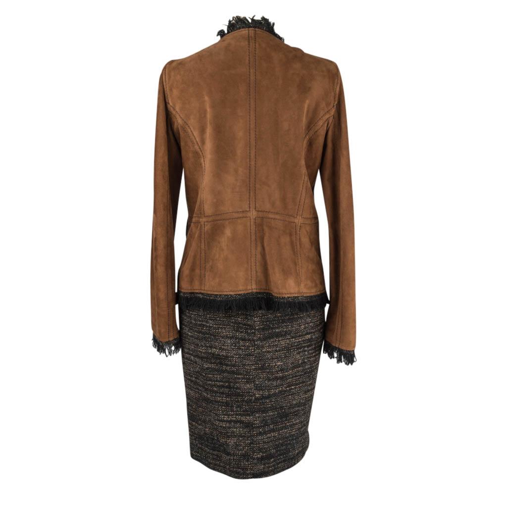 Dolce & Gabbana - Tailleur jupe en daim et tweed avec boutons en cuir, taille 42/8 en vente 8
