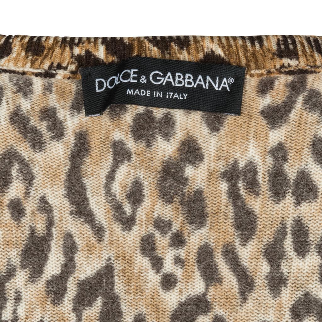 Dolce & Gabbana Top Leopard Print V Neck 3/4 Sleeve 40 / 6 For Sale 2