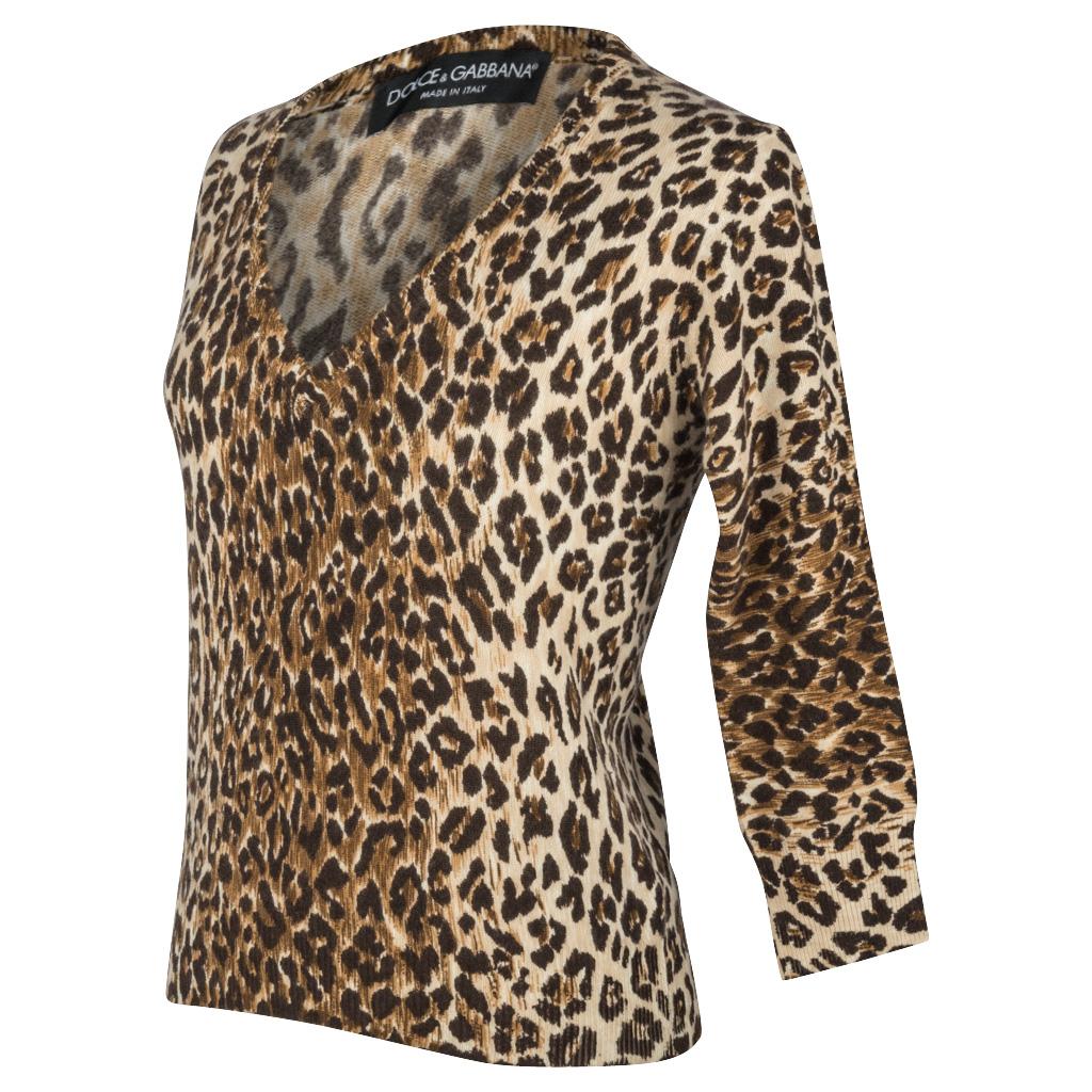 Marron Dolce & Gabbana - Haut imprimé léopard à manches 3/4 en V, taille 40/6 en vente