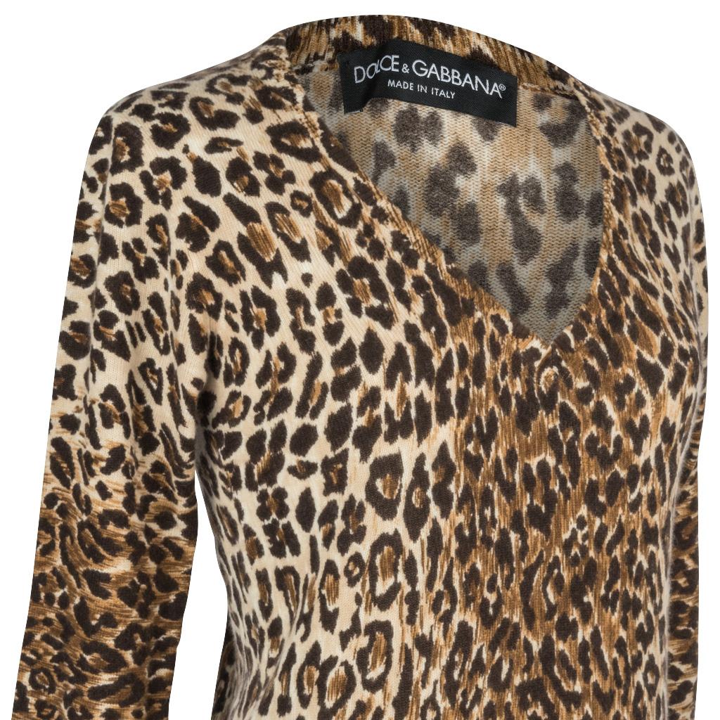 Dolce & Gabbana - Haut imprimé léopard à manches 3/4 en V, taille 40/6 Pour femmes en vente
