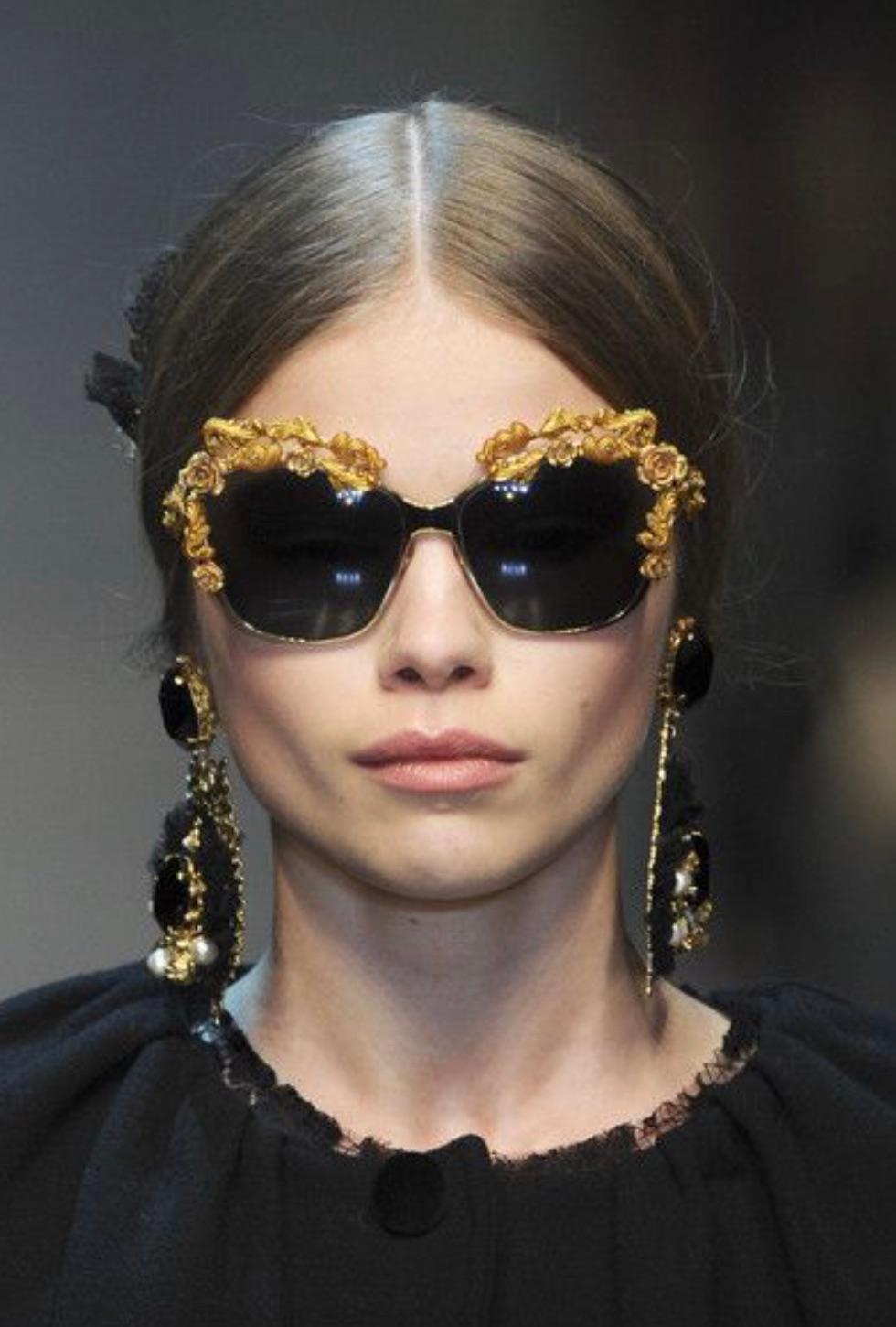 Dolce&Gabbana Vintage F/W 2013 Baroque Gold Rose Embellished Sunglasses DG2121 In Excellent Condition In Jersey City, NJ