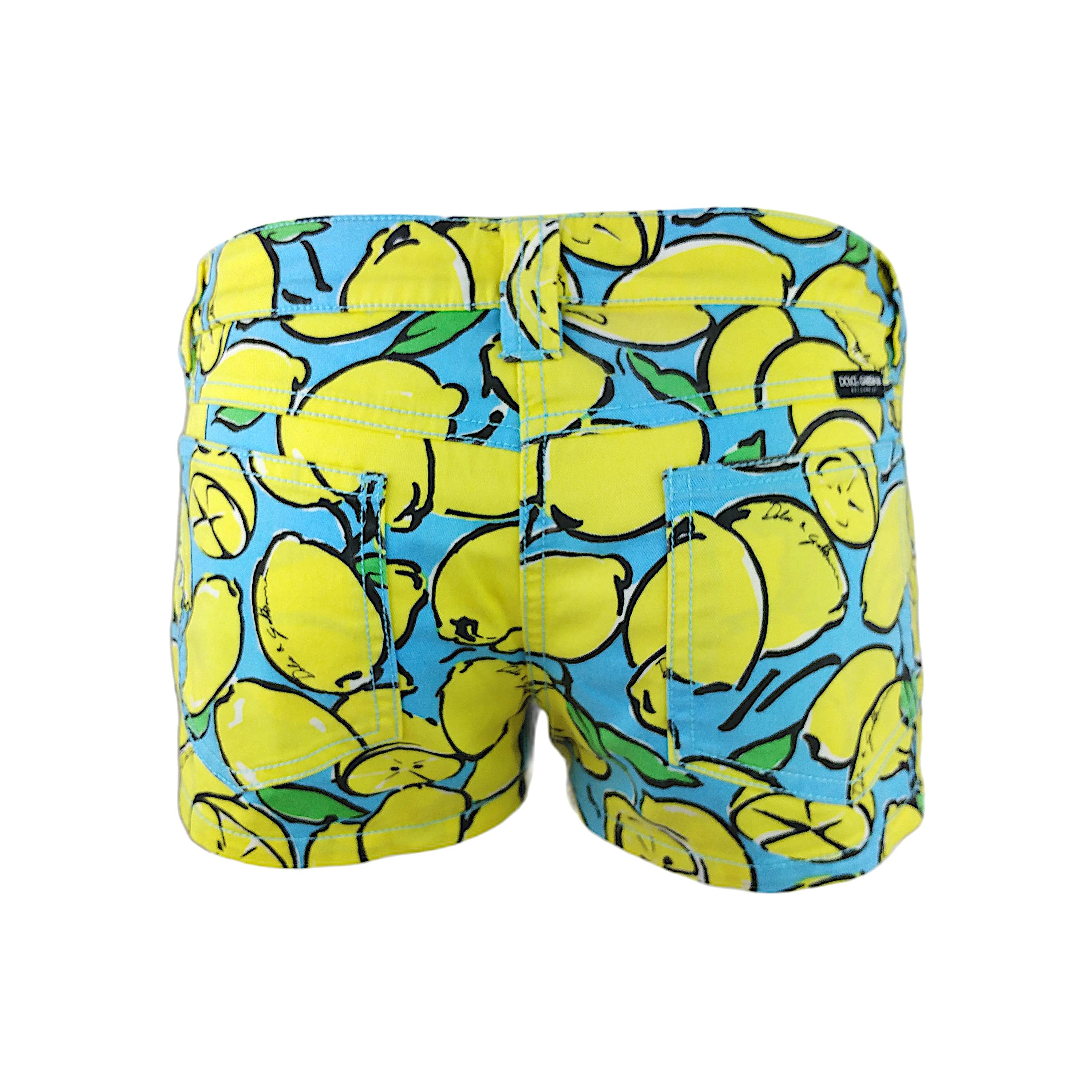DOLCE&GABBANA Vintage Hot Pants with Yellow Lemons Print on Capri Blue  Size S In Excellent Condition In Cuggiono, MI