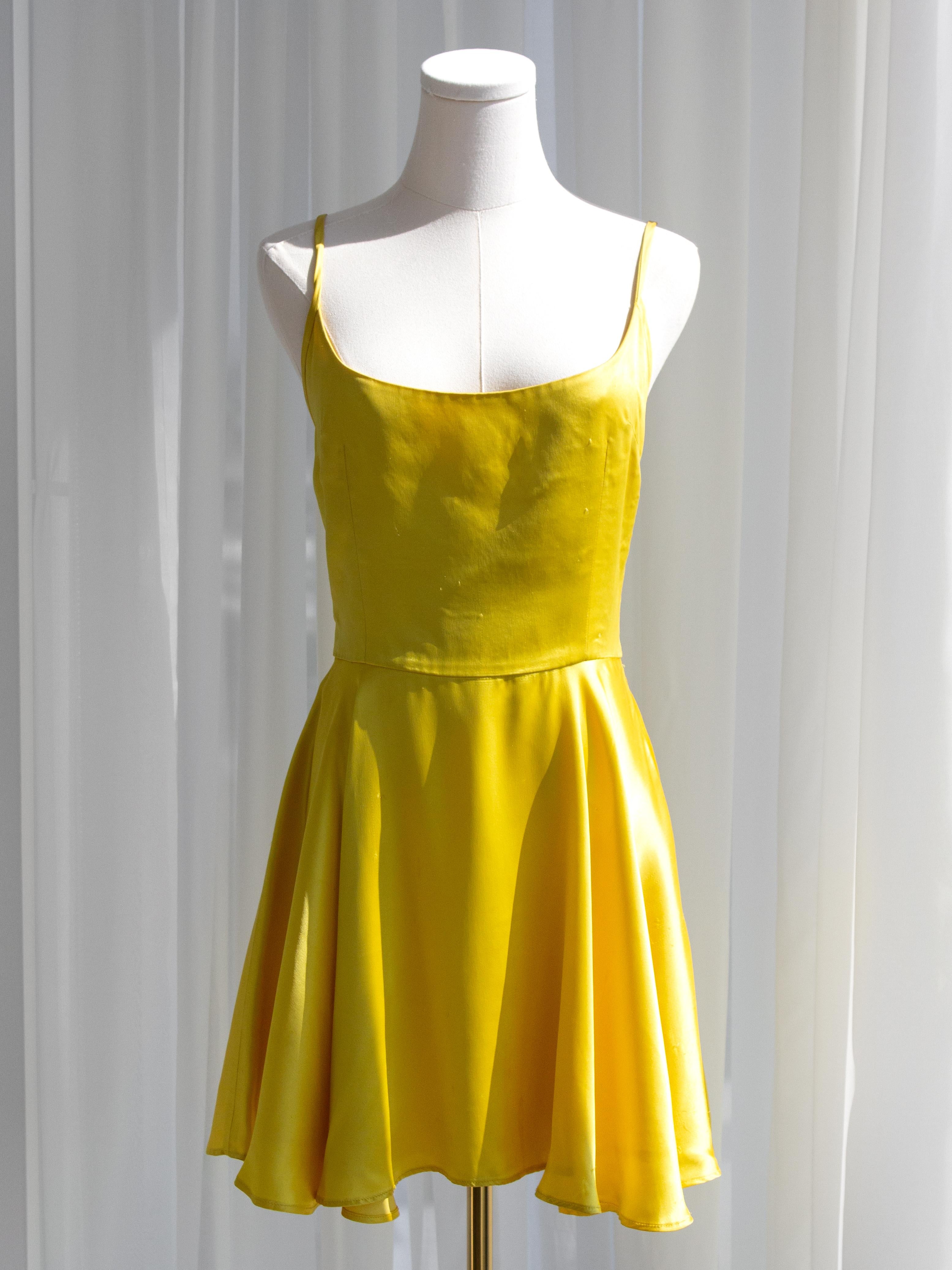 Dolce&Gabbana Vintage Spring/Summer 1995 Yellow Satin Mini Skater Dress In Fair Condition In Jersey City, NJ