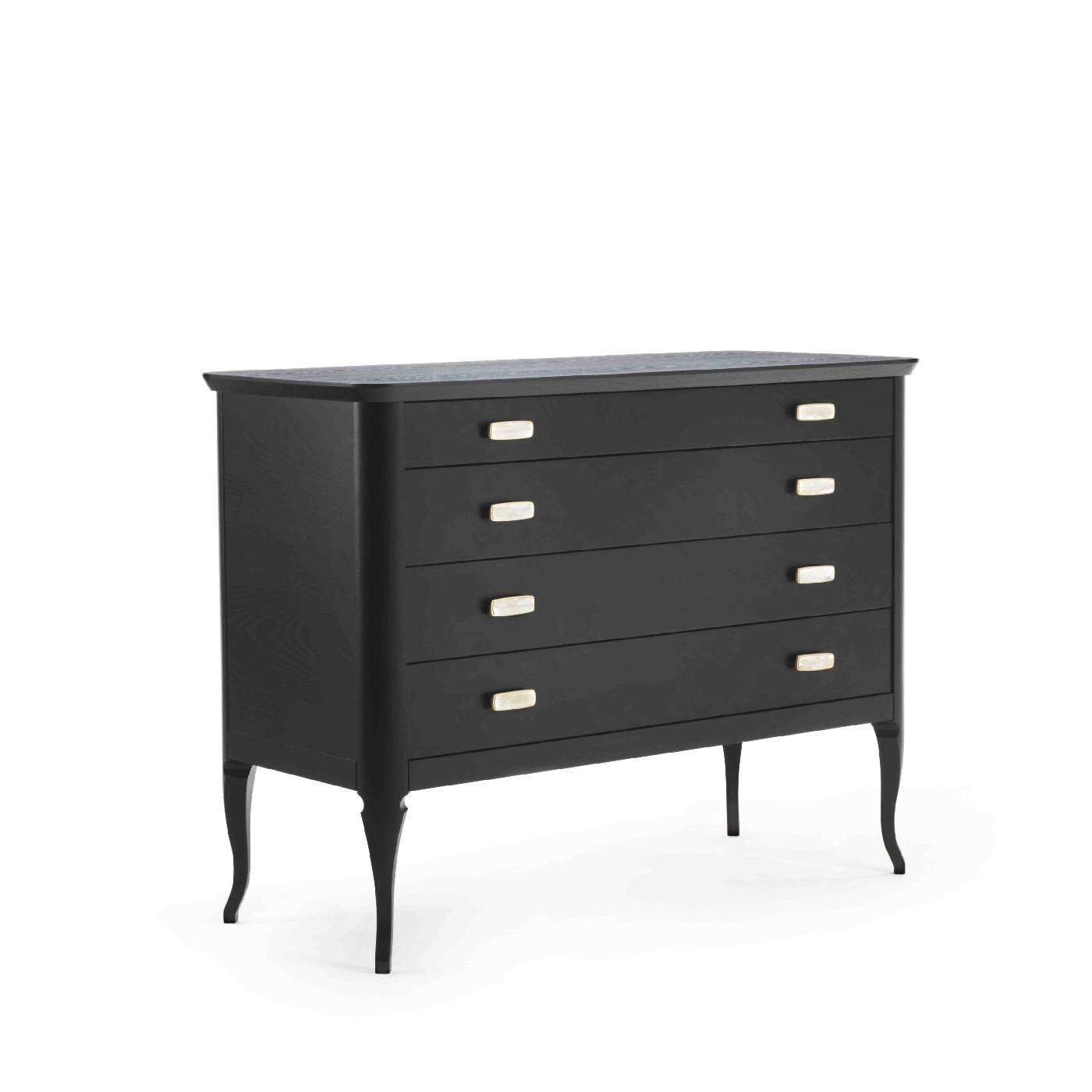 Minimal aesthetic and functional design define this exquisite chest of drawers that will fit perfectly in a modern and classic living room or bedroom. Supported by an ash-veneered wooden frame with an ebonized finish, this dresser has rounded sides
