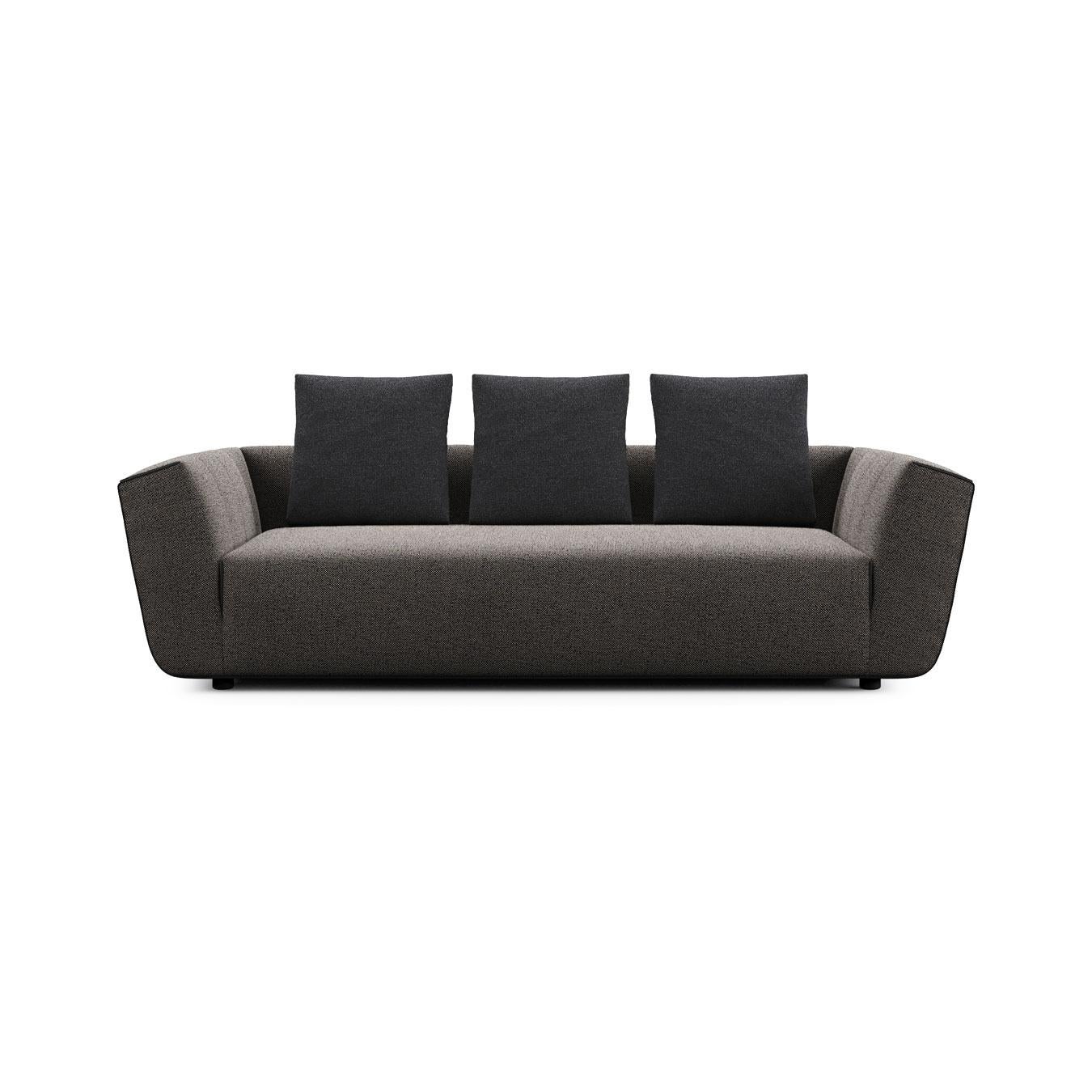 Each module has a customizable thread that gives it elegance.

Characterized by extraordinary Comfort, and great style, it fits perfectly into various eclectic and multifunctional environments.

Dolce Vita is based on the classic sectional sofa,
