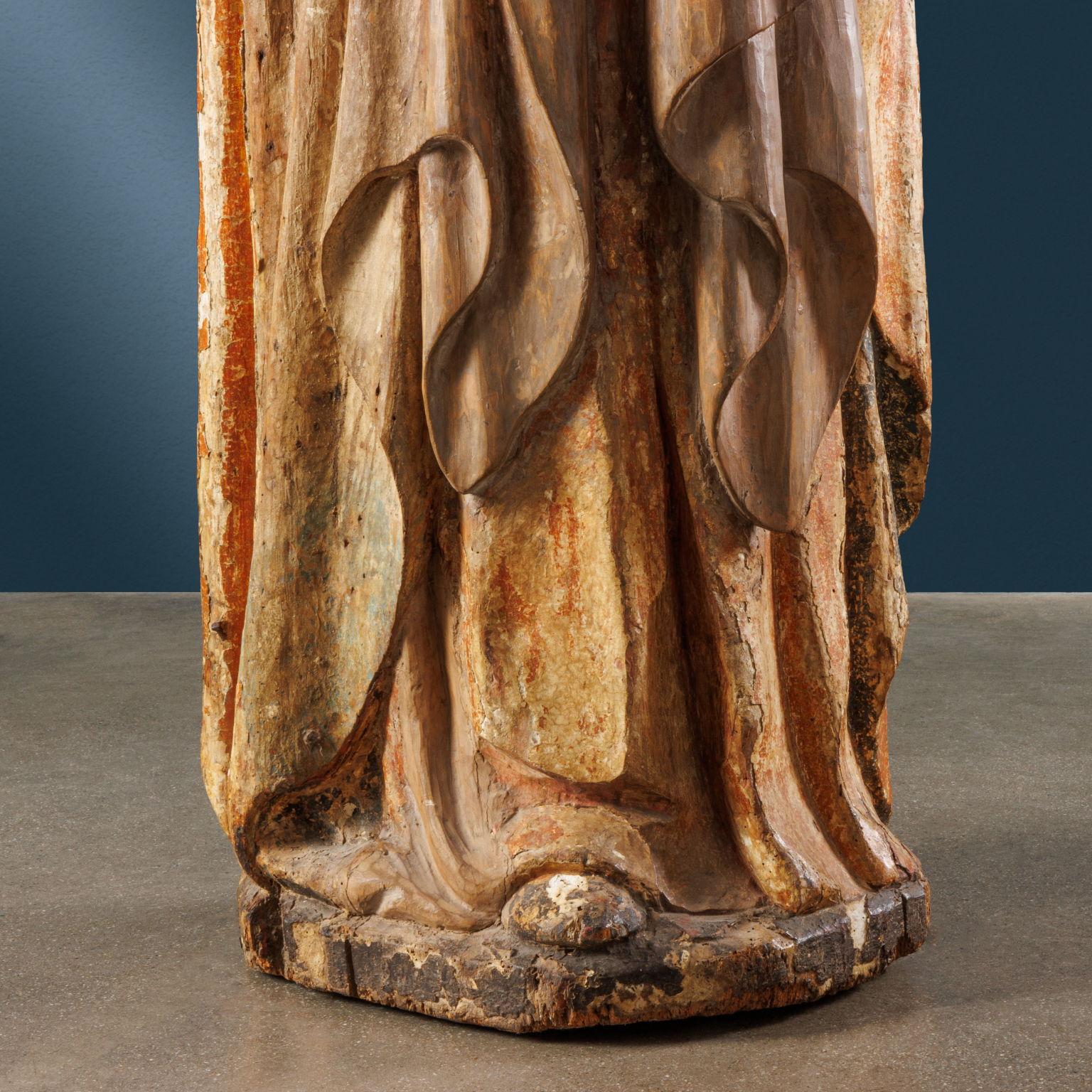 Carved Dolenti (The Virgin and St. John the Evangelist). Piedmontese carver. 1470s For Sale