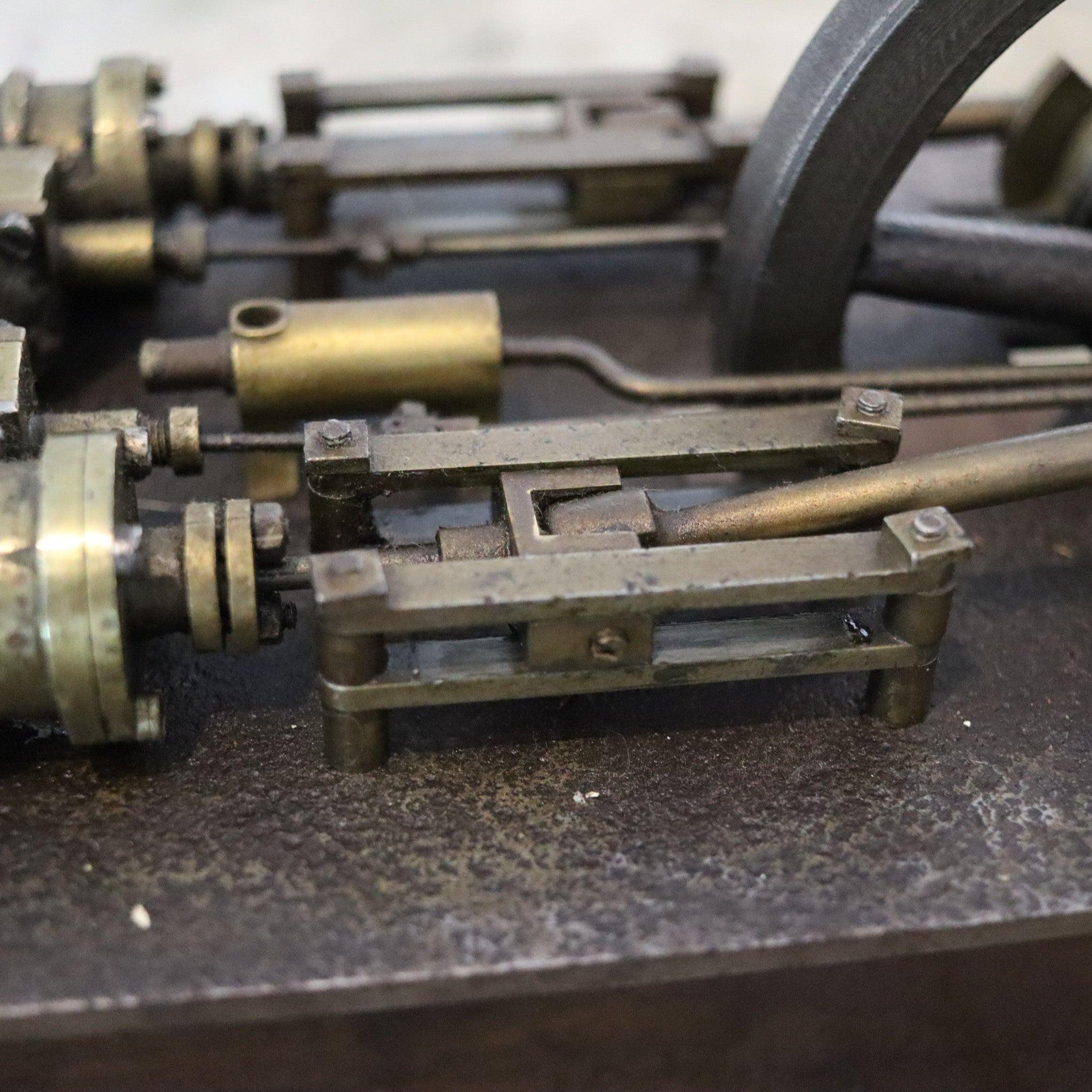 Début du 20ème siècle DOLL & CO. 1900 German Antique Steam Twin Cylinders Piston Engine Machine en vente