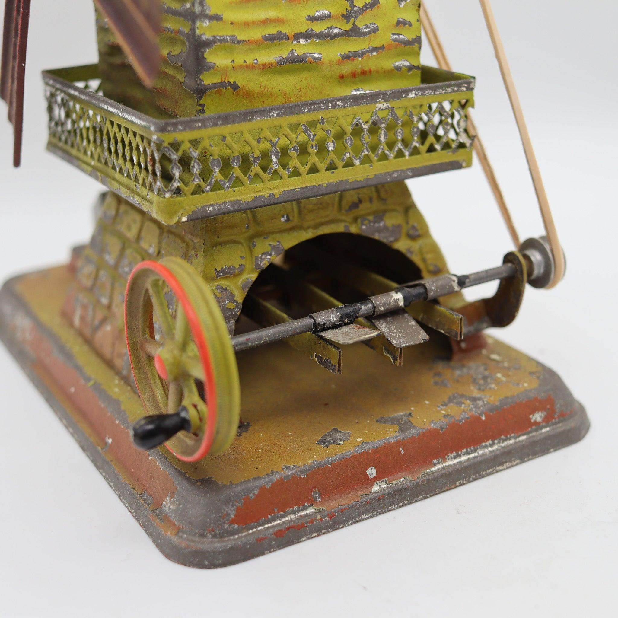 DOLL & Co. 1900 Alemania Manivela Molino de viento Martillo Máquina de vapor Juguete de hojalata en Bueno estado para la venta en Miami, FL