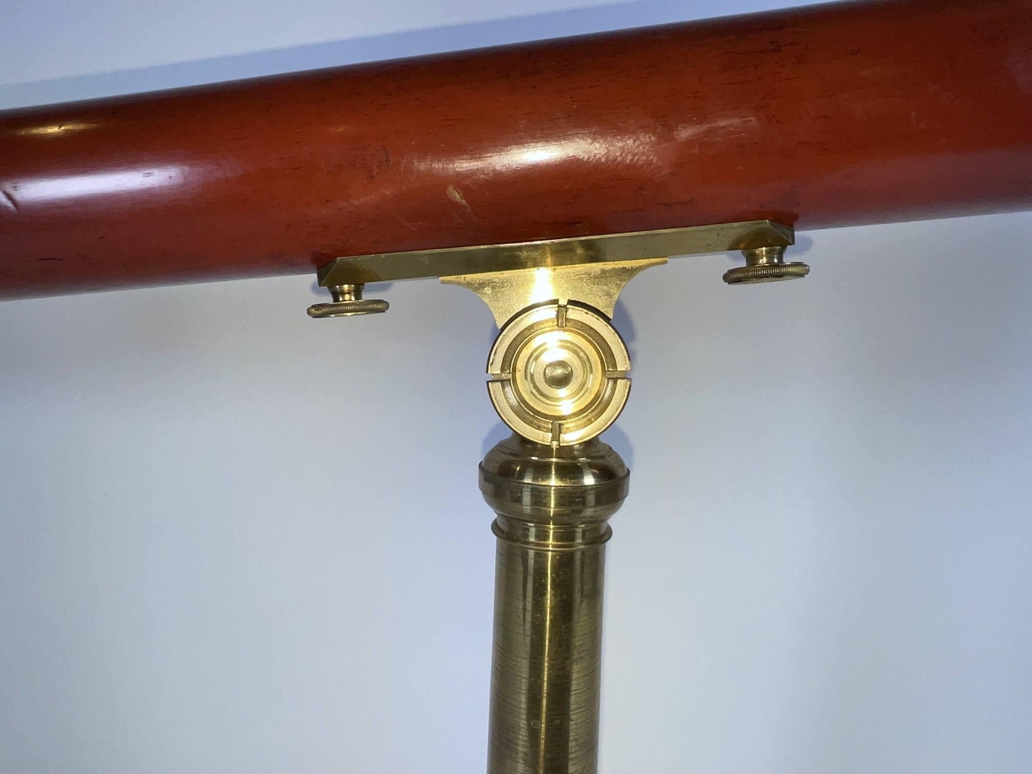 Laiton Telescope de Londres sur trépied en vente