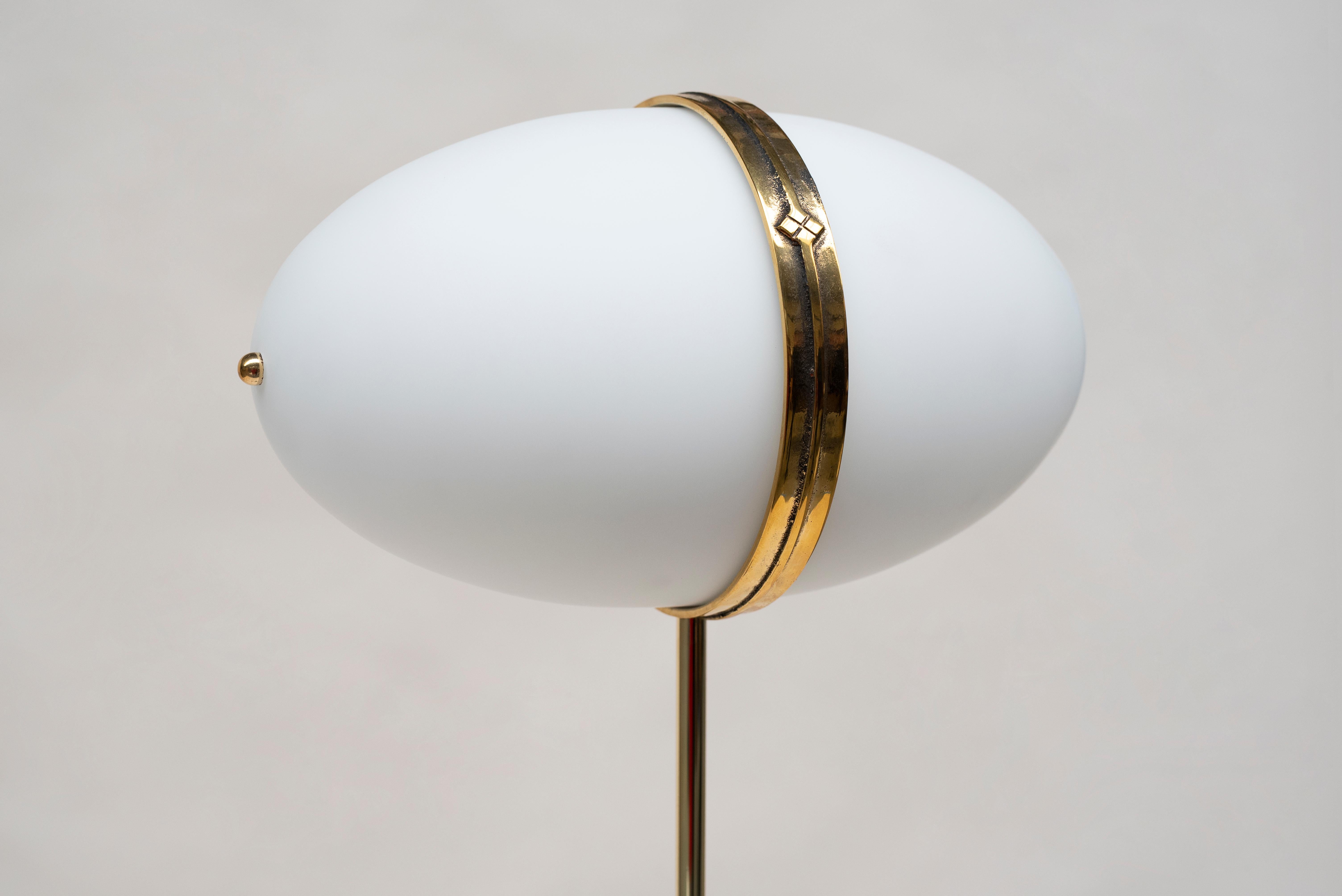 21st Century Art Deco Style Glass and Brass Gloss 'Dolly' MW32 Floor Lamp In New Condition In Swalmen, NL
