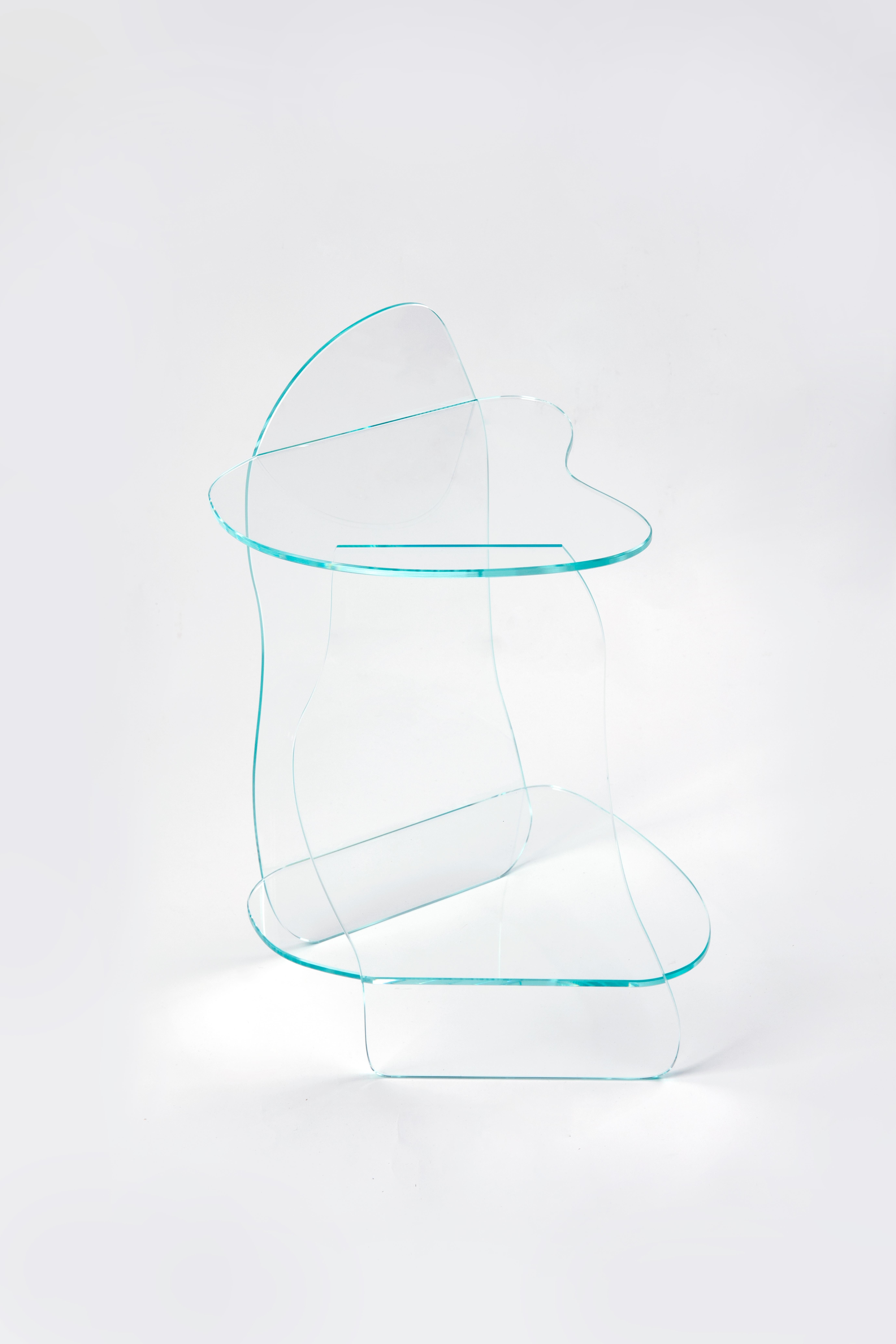 Dolmen clear glass side table sculpted by Studio-Chacha.
Dimensions: 37 x 38 x 66 cm.
Materials: Glass.

Studio-Chacha is a high-end art furniture studio founded in 2017 that creates a new aesthetic with an unfamiliar combination of familiar