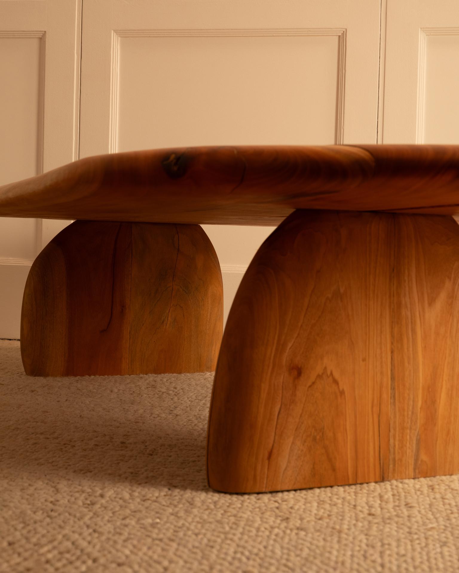 Dolmen coffee table - creation In Good Condition For Sale In Paris, FR