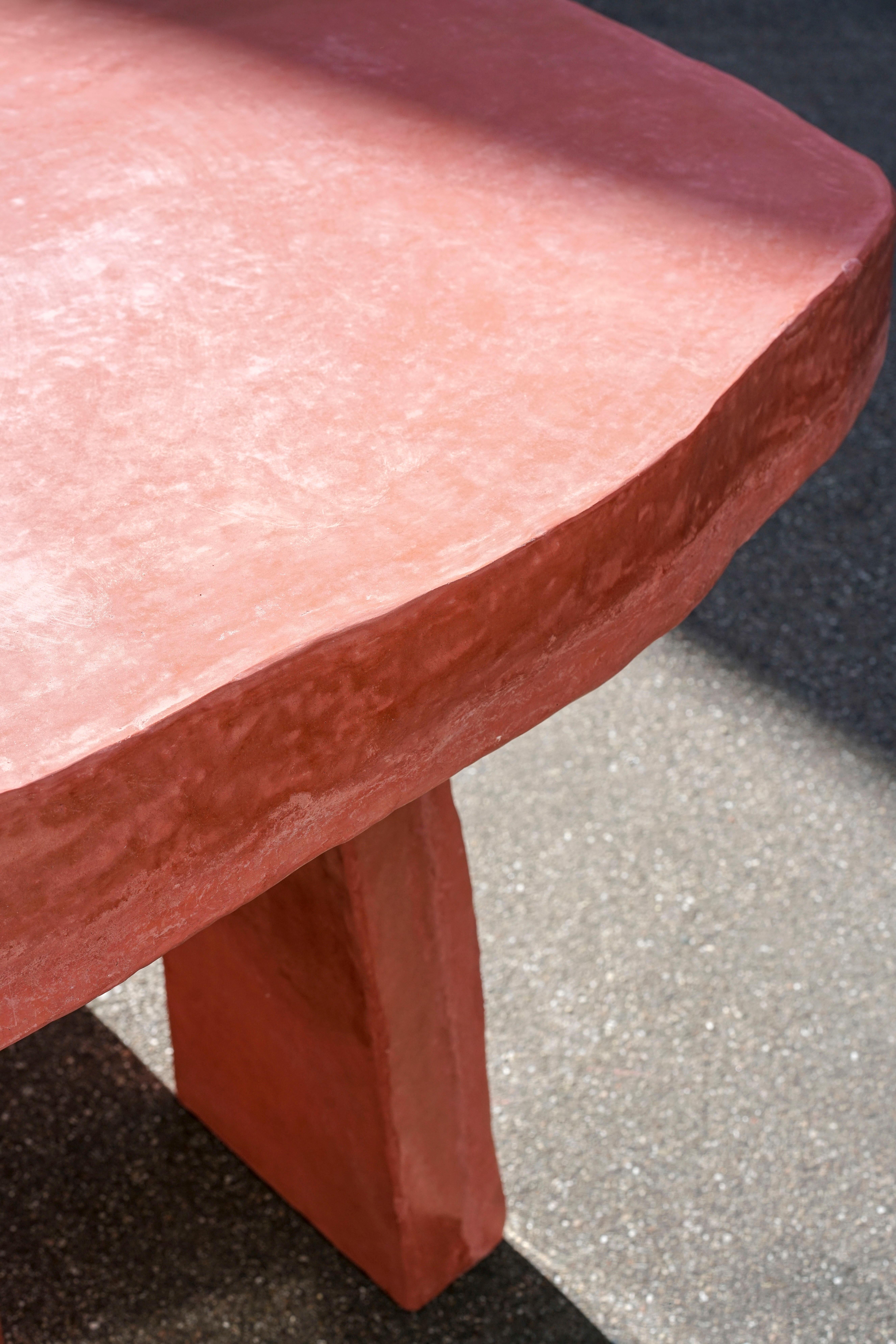 Table contemporaine Dolmen en plâtre citronnier et béton agrémenté  en vente 11