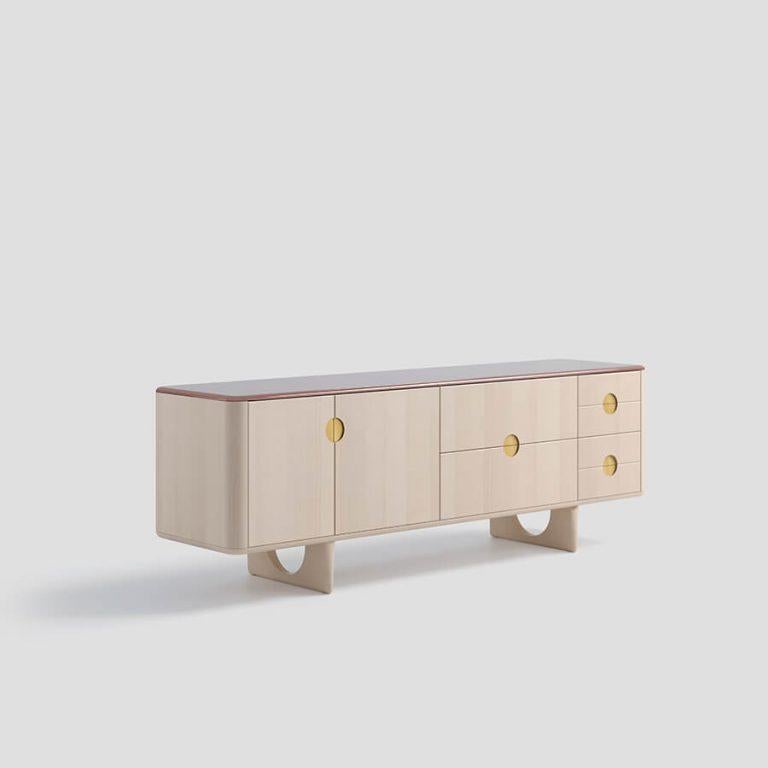Ispirata alla bellezza monumentale dell'antica architettura megalitica, la credenza Dolmen è un pezzo forte che fonde storia e design contemporaneo. Ciò che rende speciale questa credenza è l'uso audace del vetro temperato colorato, che conferisce