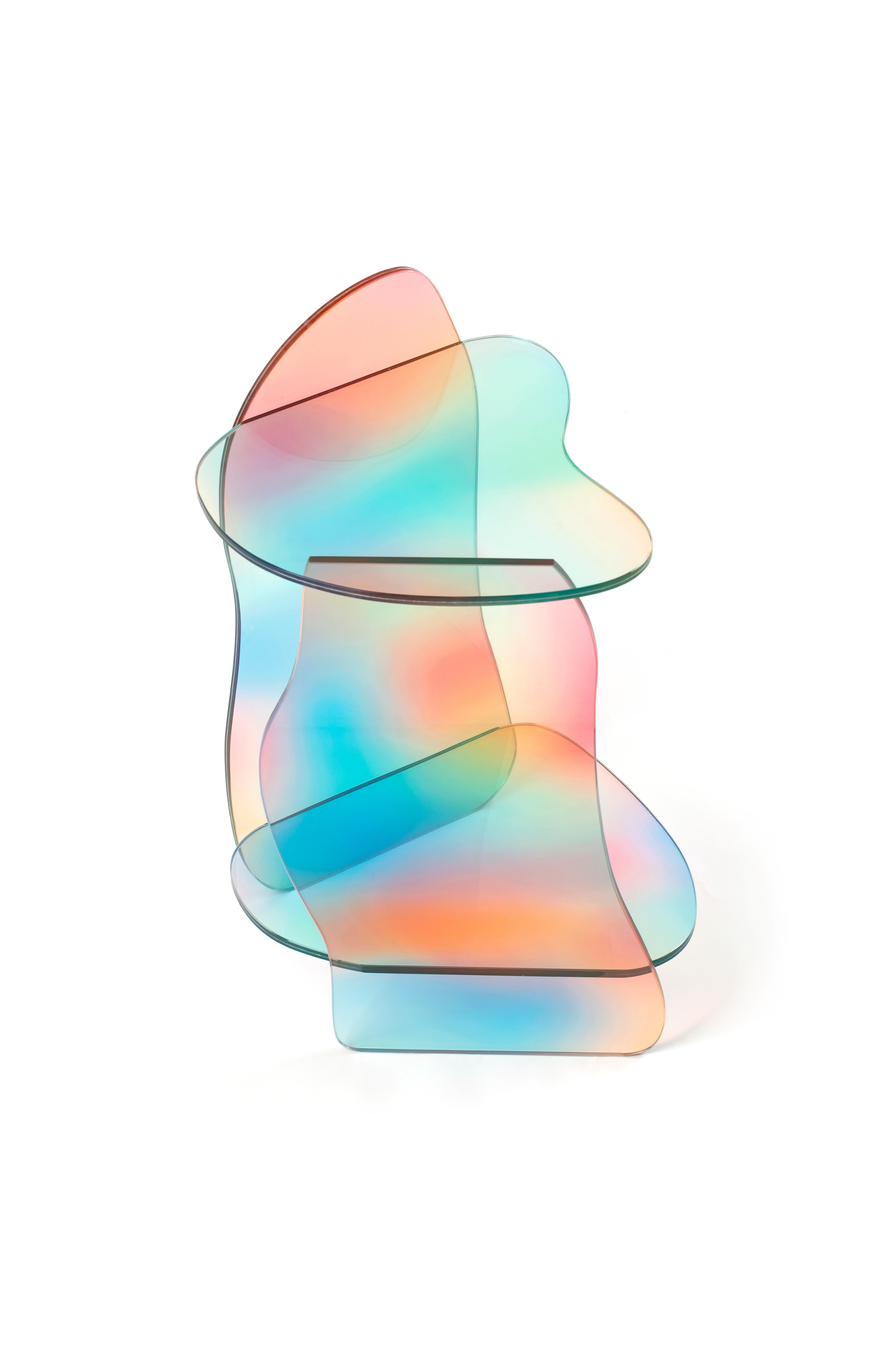 Moderne Table d'appoint en verre Dichroic de Dolmen sculptée par Studio-Chacha en vente
