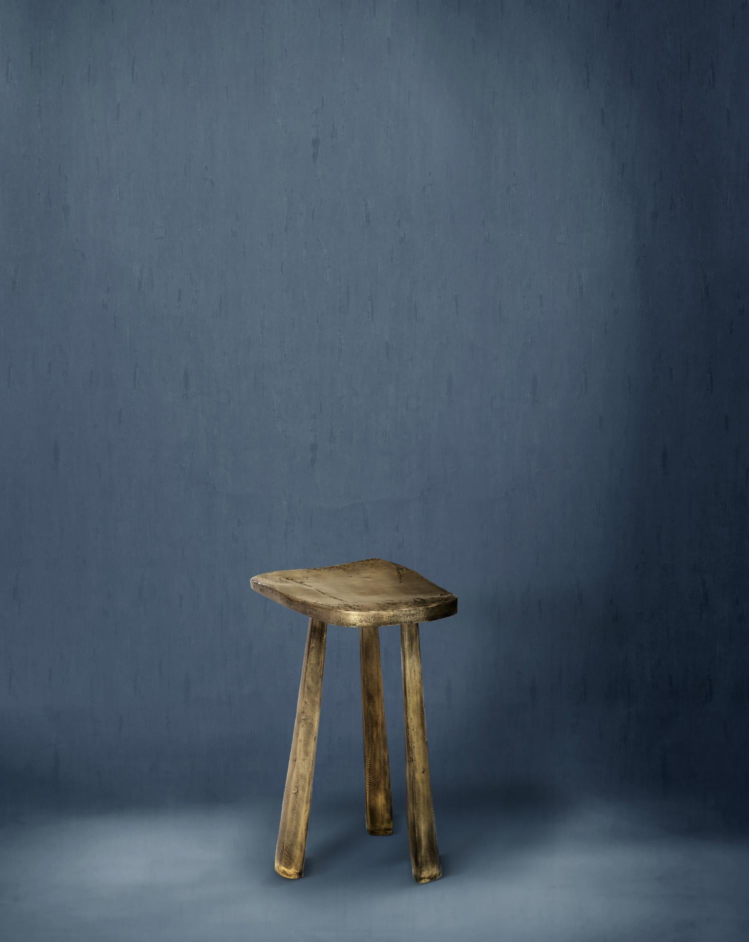 Dolmen Three-Leg Stool in Polished Casted Brass In New Condition For Sale In New York, NY