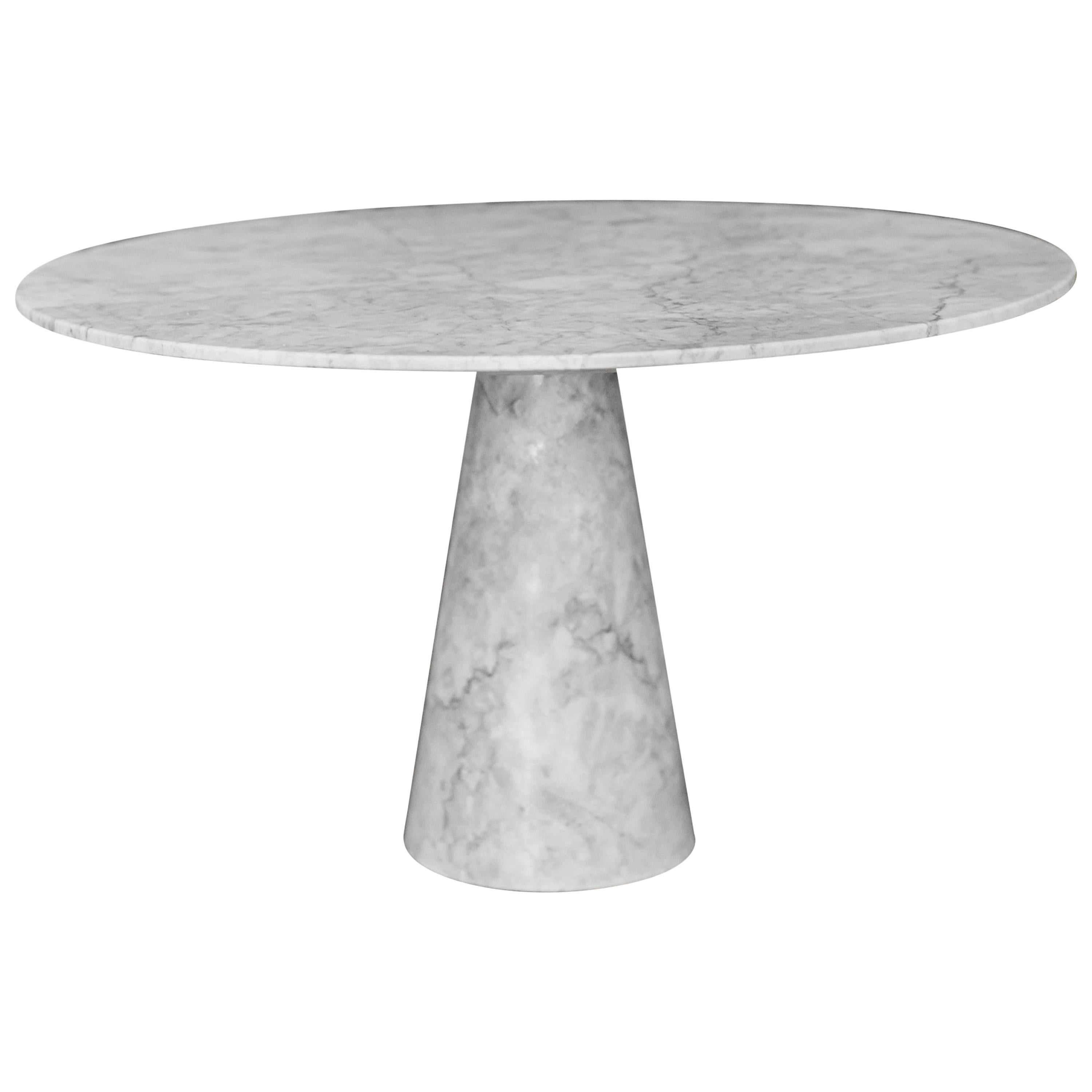 Petite table d'appoint Dolmen en marbre blanc