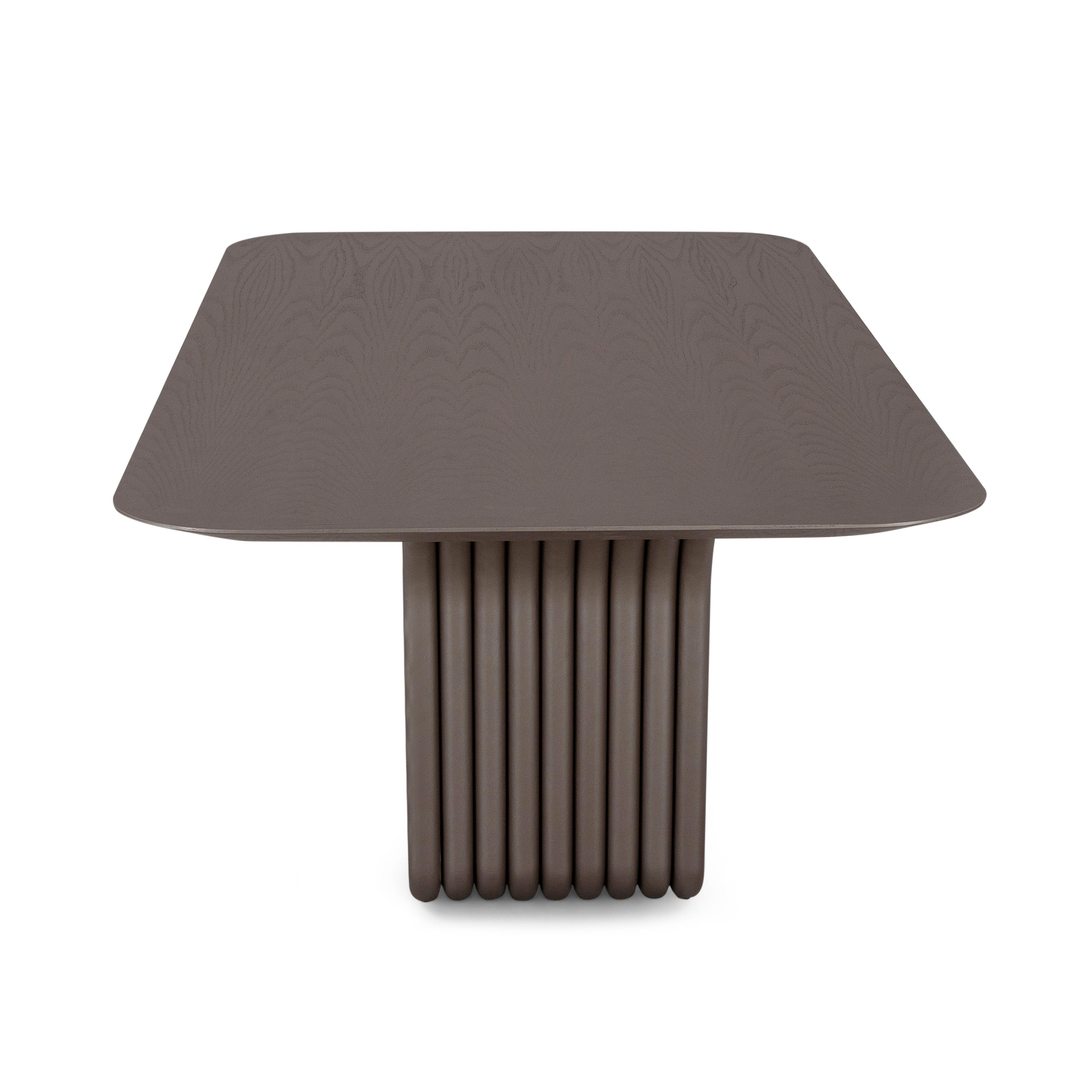 Brésilien Table de salle à manger en chêne chocolat avec base sculpturale et plateau de 98 pouces, Dolomitas Line en vente
